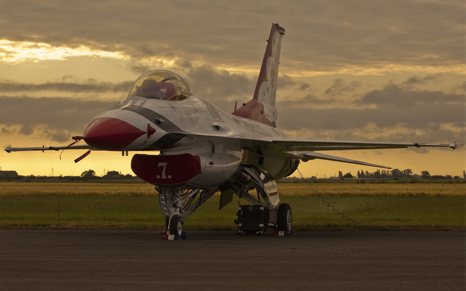 Baixe gratuitamente a imagem Militar, General Dynamics F 16 Fighting Falcon na área de trabalho do seu PC