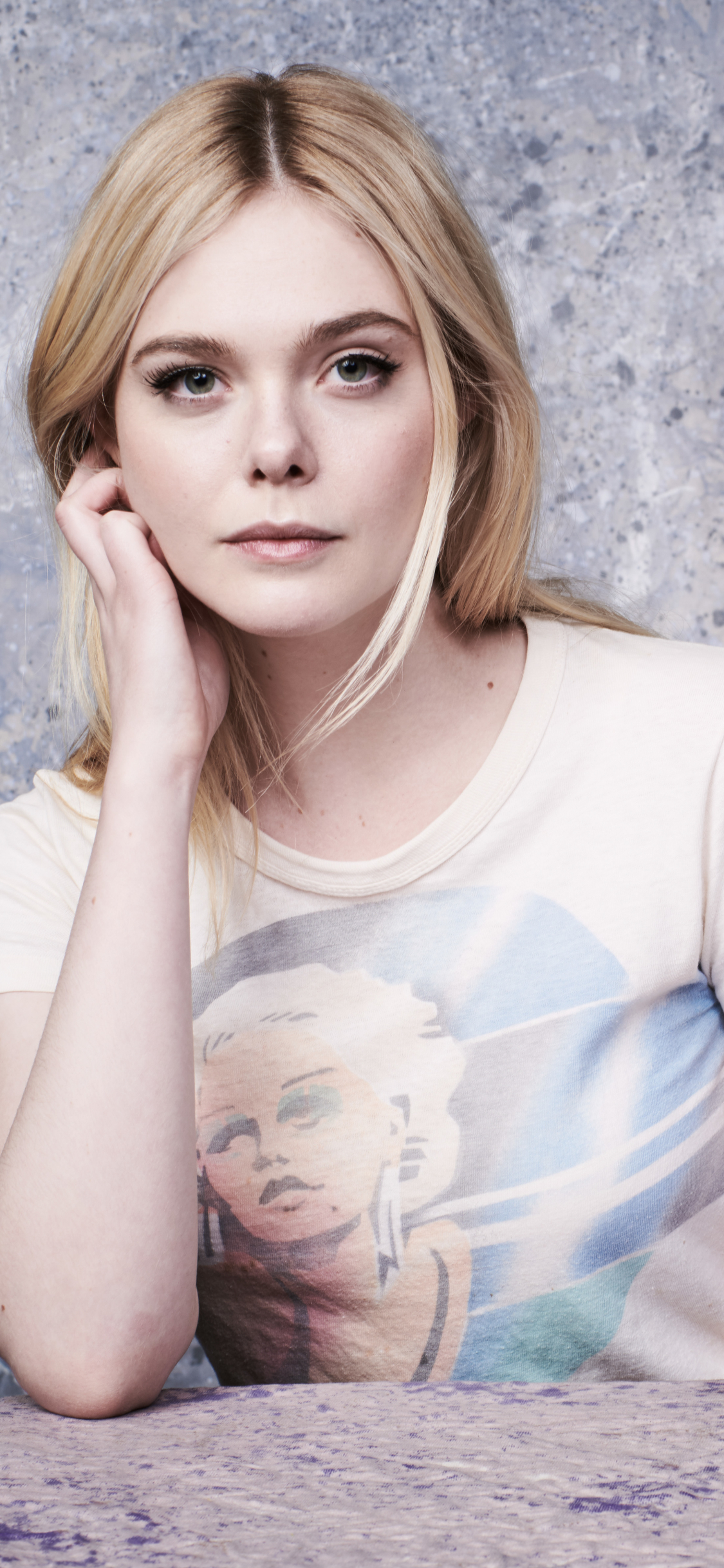 Download mobile wallpaper Blonde, American, Celebrity, Actress, Elle Fanning for free.