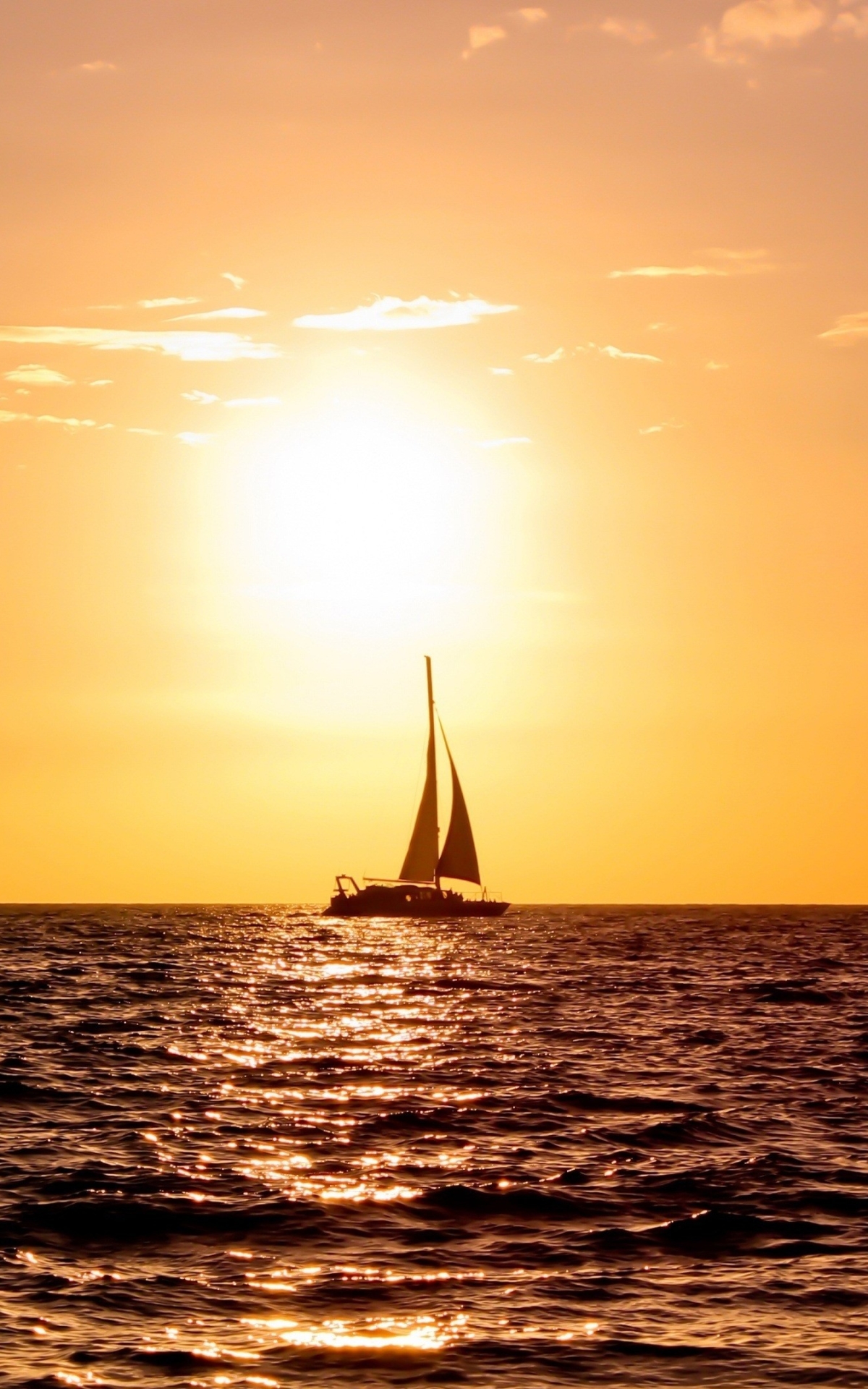 Handy-Wallpaper Segelboot, Yacht, Meer, Sonnenuntergang, Fahrzeuge kostenlos herunterladen.