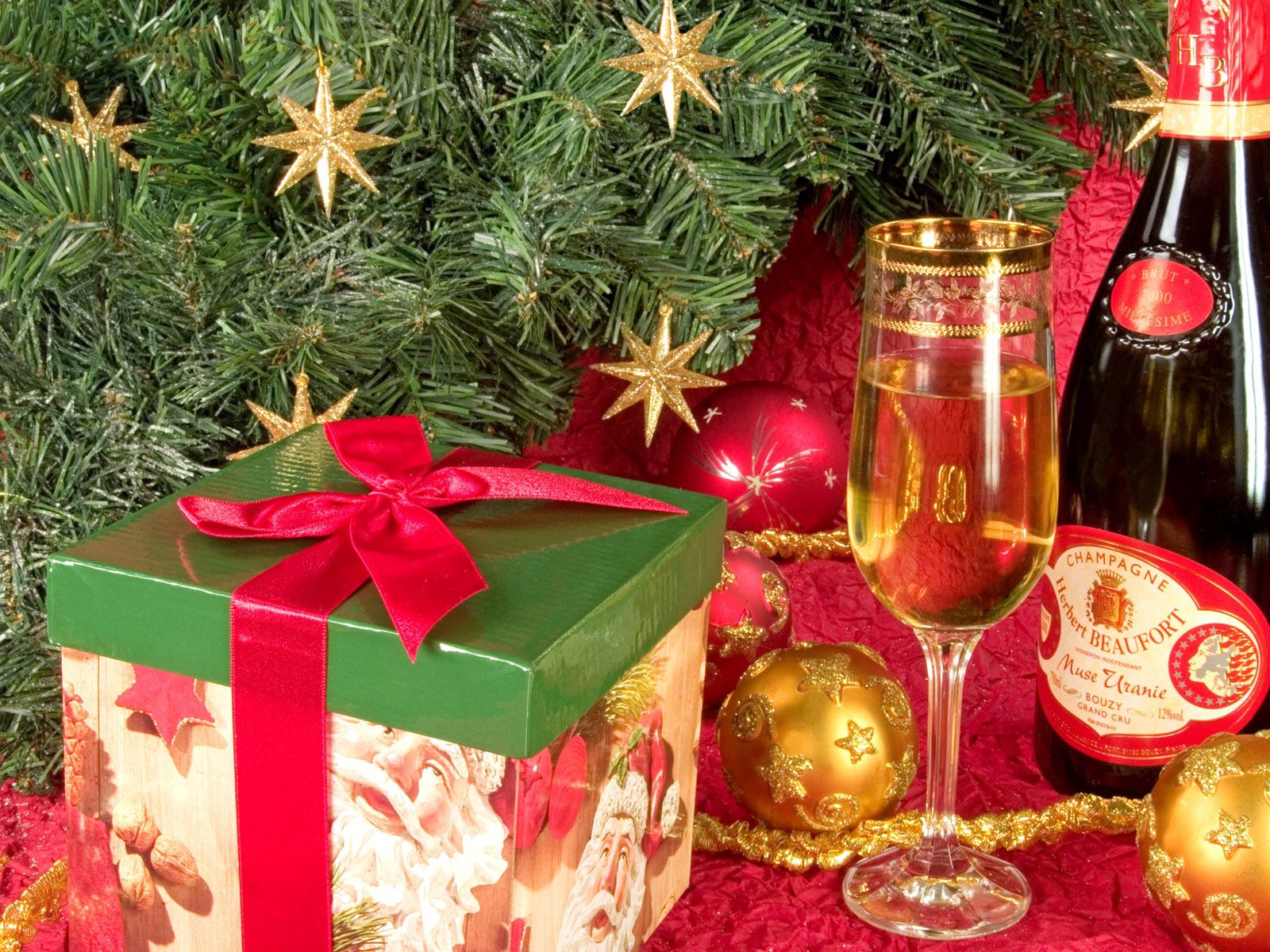 Скачать обои бесплатно Коробка, Шампанское, Подарок, Рождество, Праздники, Новый Год картинка на рабочий стол ПК
