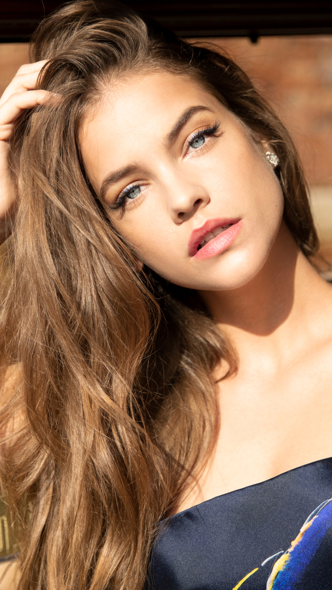 Baixar papel de parede para celular de Olhos Azuis, Morena, Modelo, Celebridade, Cabelo Castanho, Barbara Palvin, Húngaro gratuito.