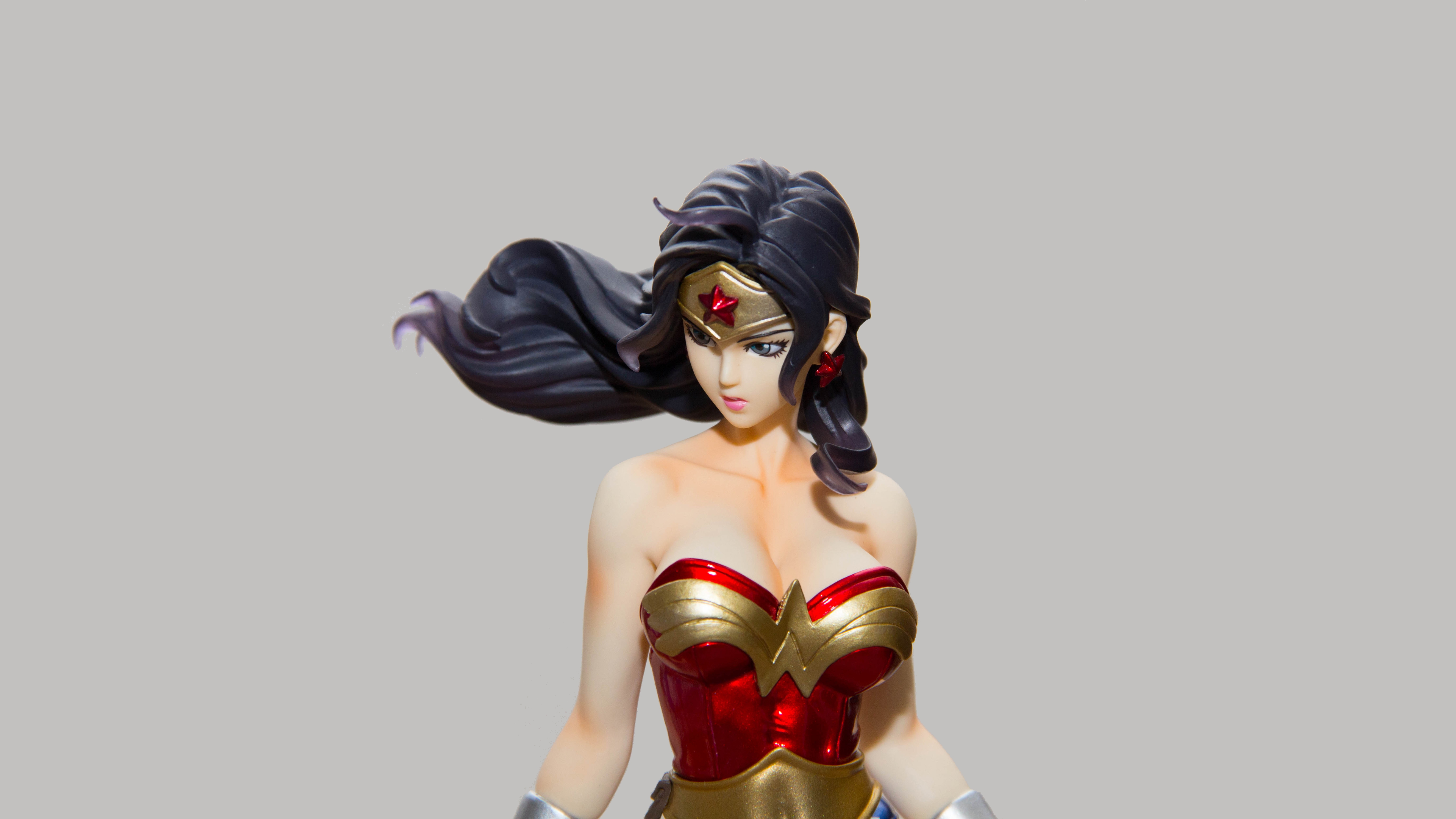 Download mobile wallpaper Wonder Woman, Figurine, Comics for free.