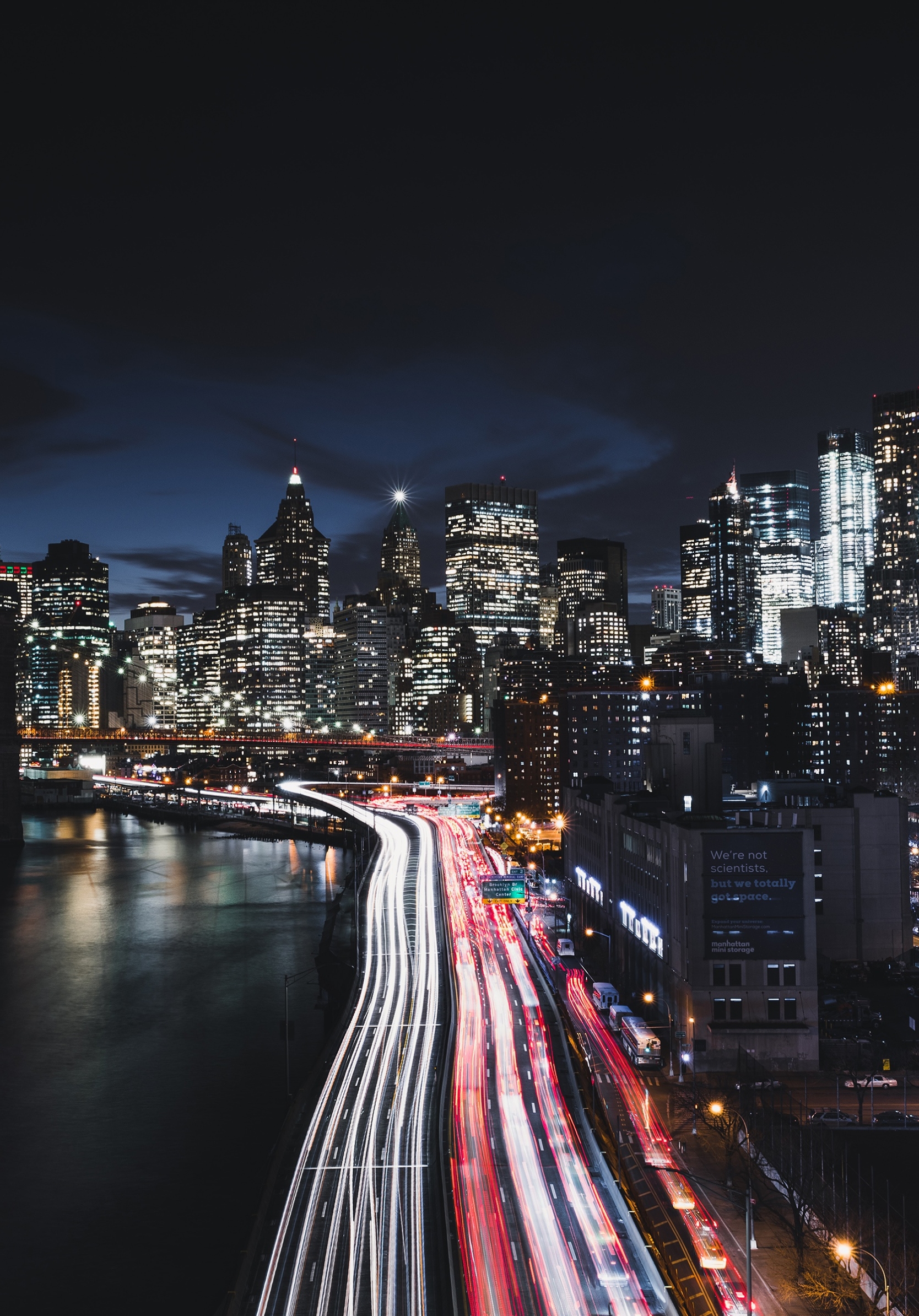 Handy-Wallpaper Städte, Brücke, New York, Manhattan, Nacht, Vereinigte Staaten Von Amerika, Menschengemacht, Zeitraffer kostenlos herunterladen.