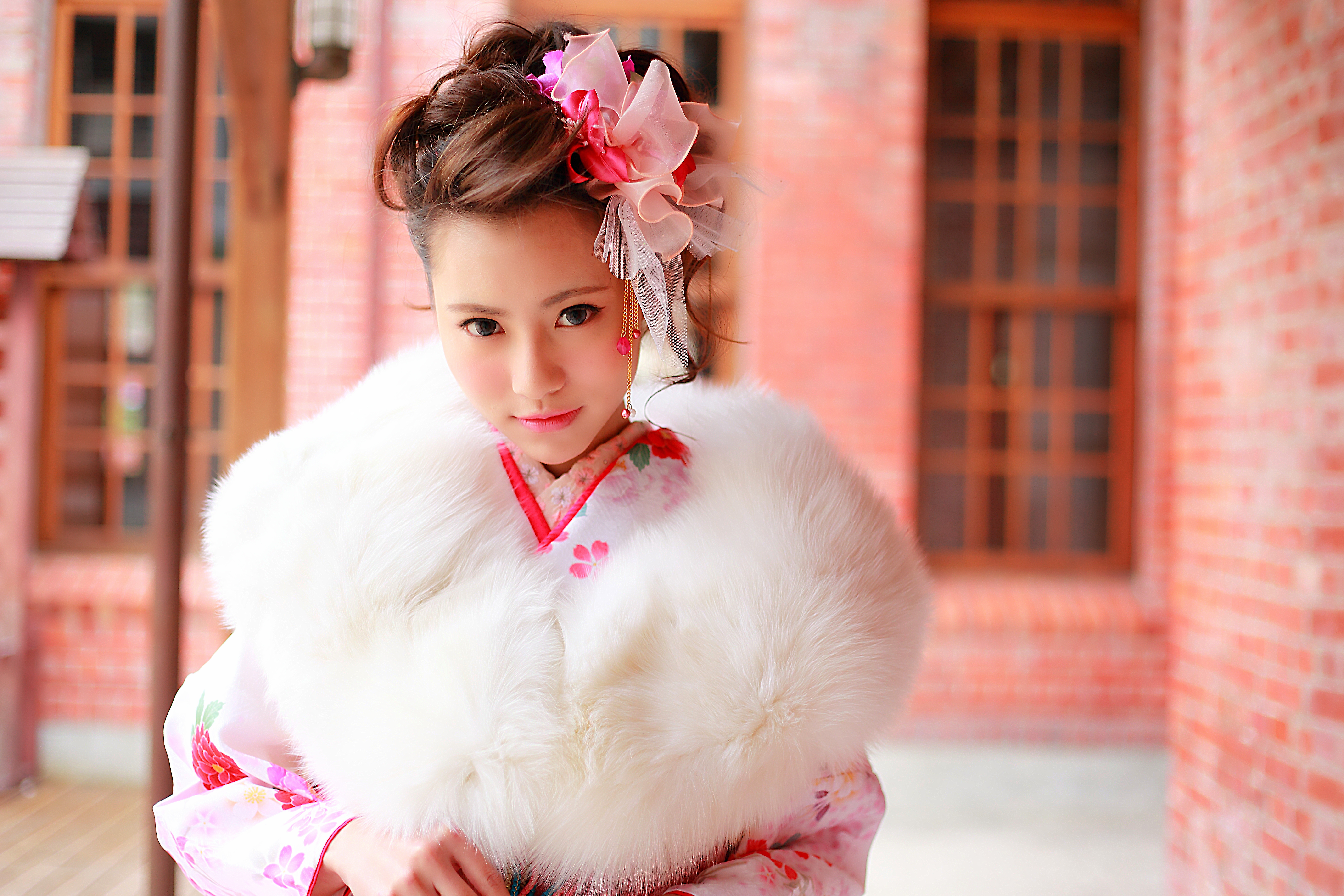 photography, child, asian, bokeh, bow (clothing), brown eyes, brunette, fur, model, oriental, traditional costume