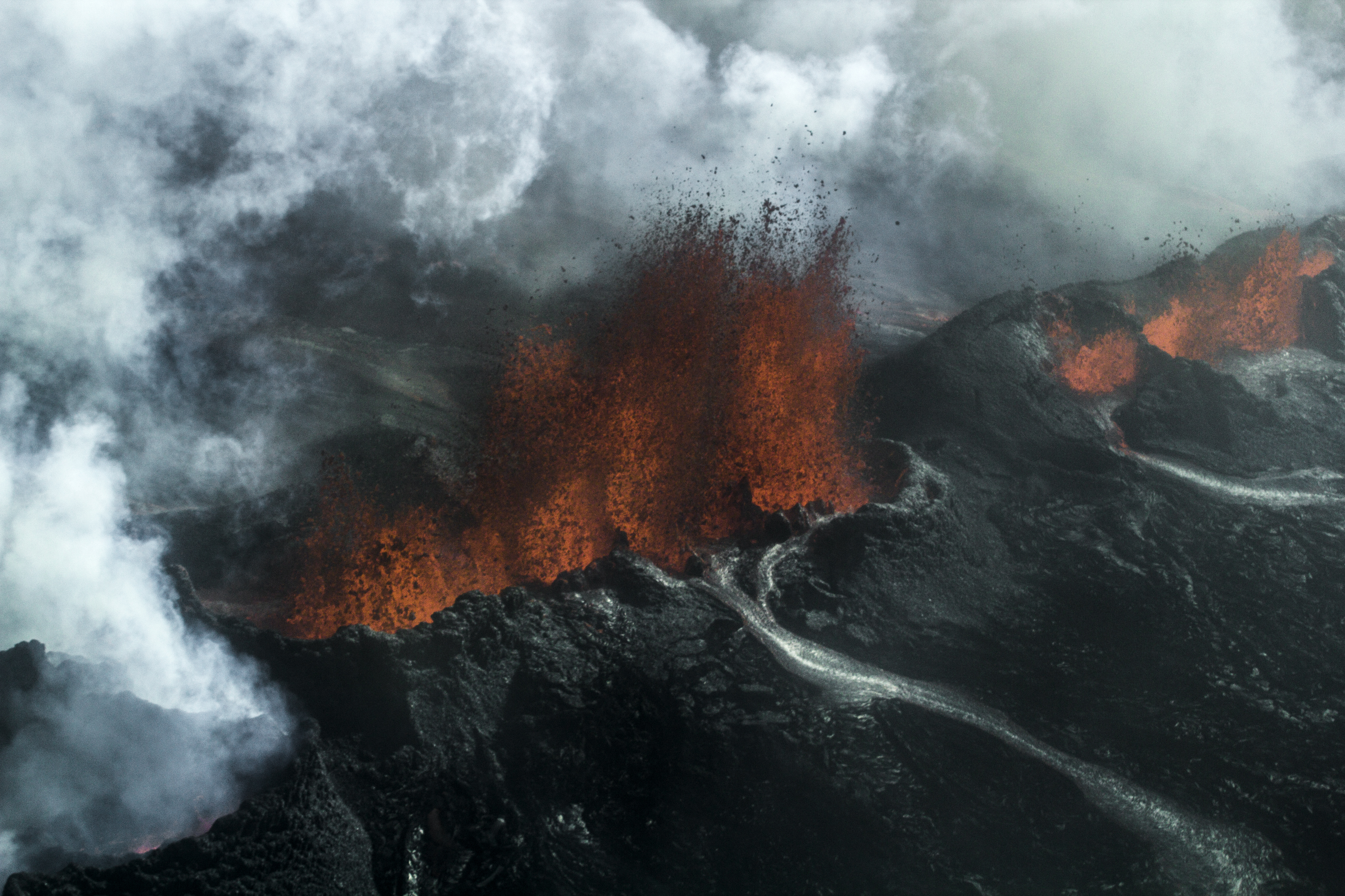 1525170 descargar fondo de pantalla tierra/naturaleza, bárðarbunga, erupción, islandia, lava, humo, volcán, volcanes: protectores de pantalla e imágenes gratis