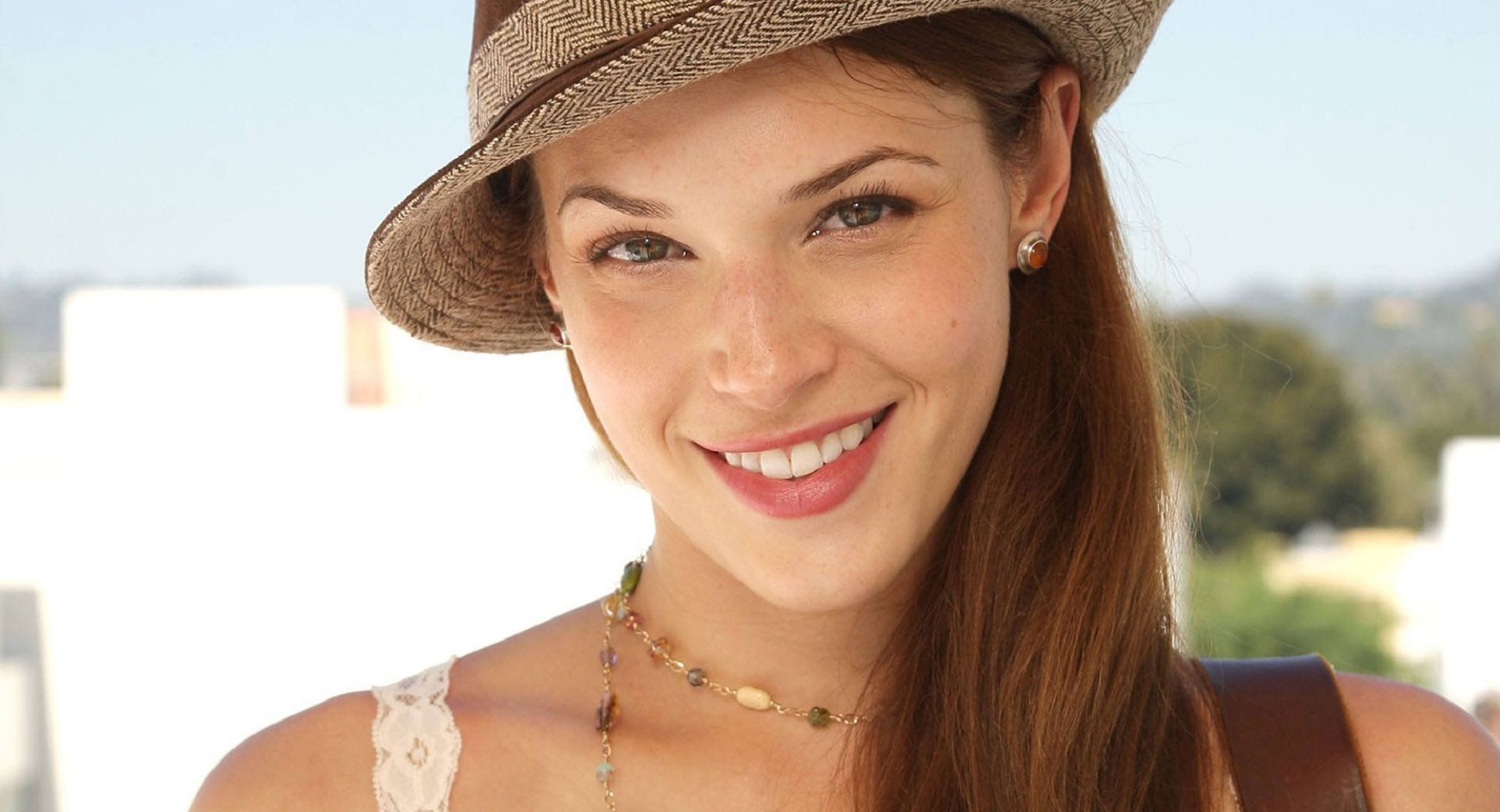 PCデスクトップに赤毛, 帽子, 笑顔, 有名人, 女優, アマンダ・リゲッティ画像を無料でダウンロード