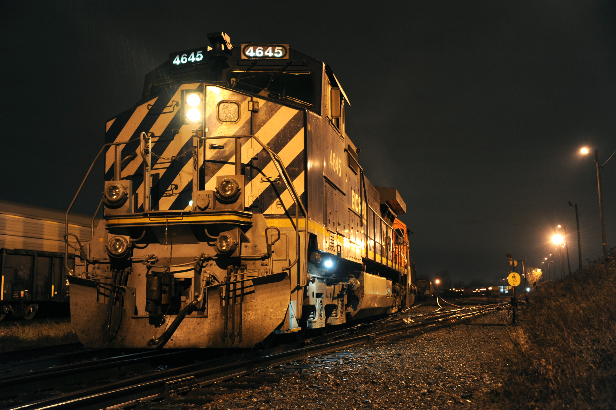 Free download wallpaper Night, Train, Vehicles on your PC desktop