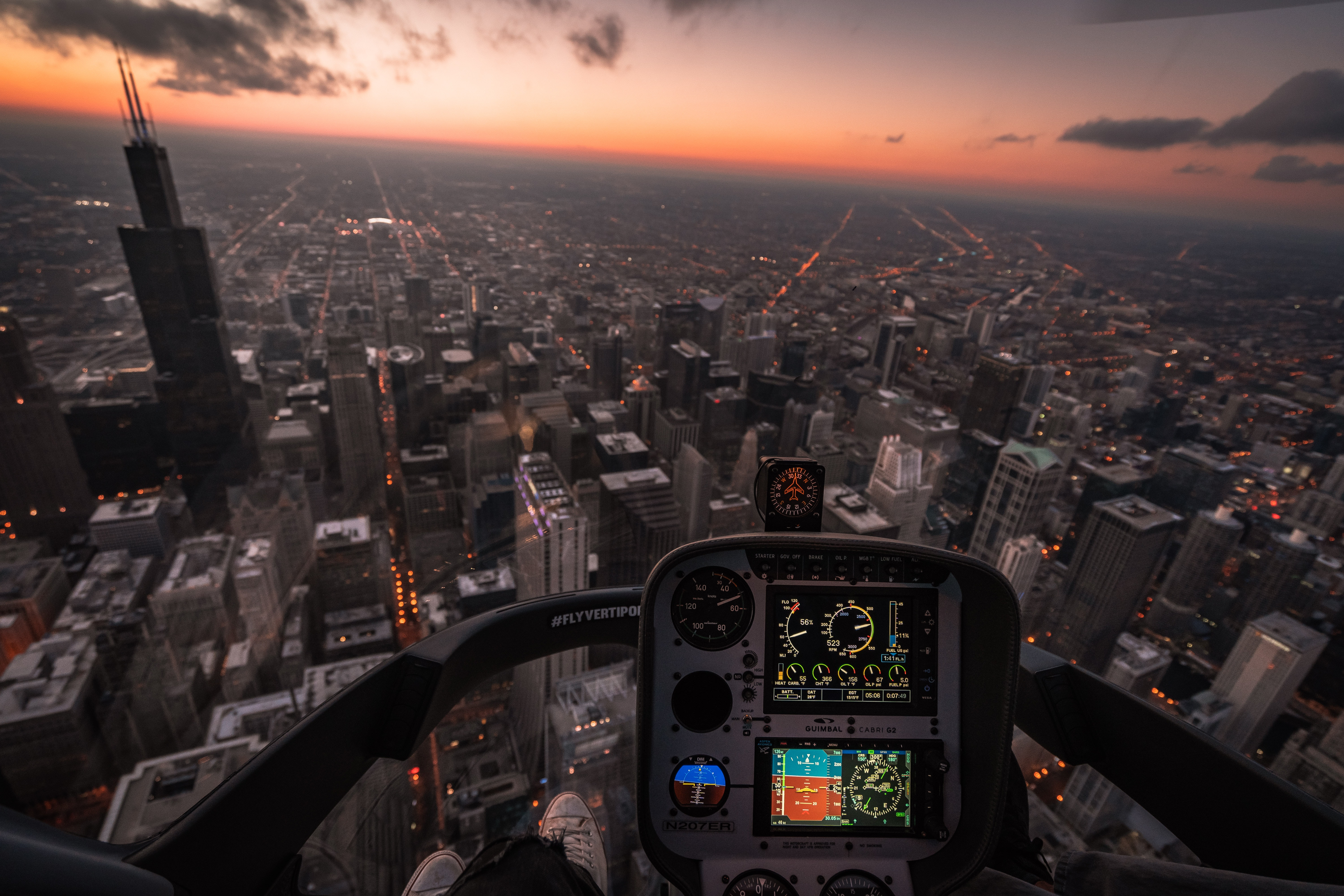 156071 скачать обои самолеты, авиация, вид сверху, кабина пилота, управление, города, город, полёт - заставки и картинки бесплатно