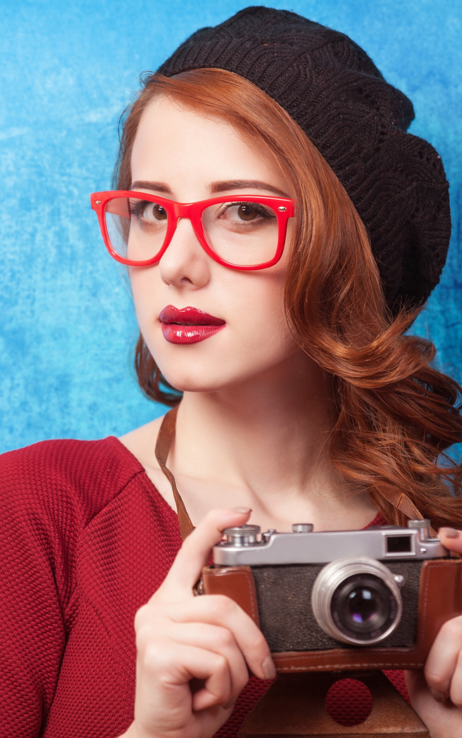 無料モバイル壁紙赤毛, カメラ, 眼鏡, モデル, 女性, 口紅をダウンロードします。