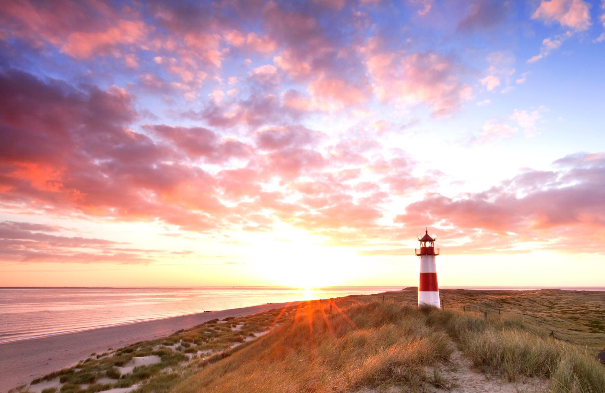 Download mobile wallpaper Sky, Horizon, Coast, Ocean, Sunrise, Lighthouse, Man Made for free.