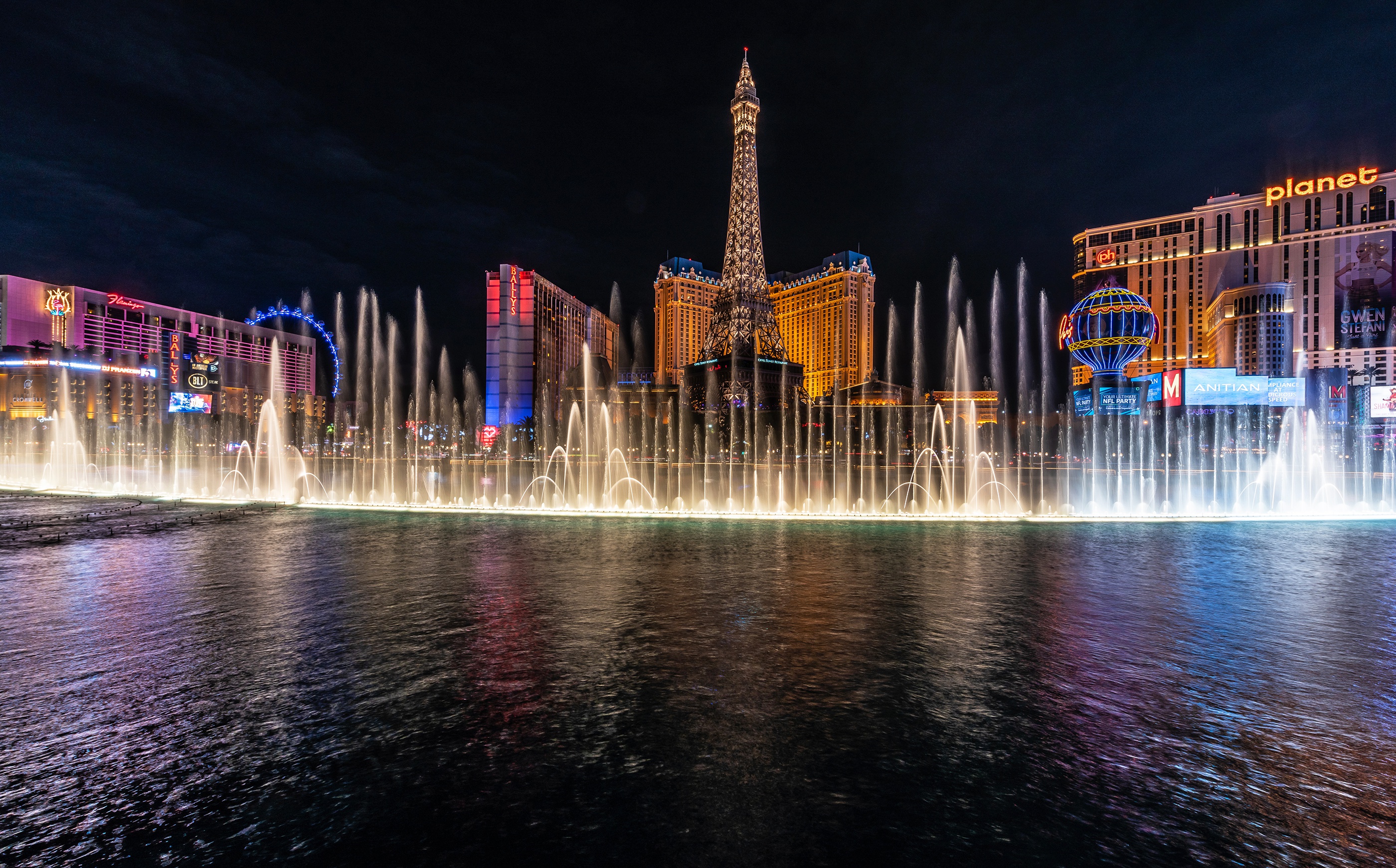 Download mobile wallpaper Night, Fountain, Las Vegas, Building, Man Made for free.