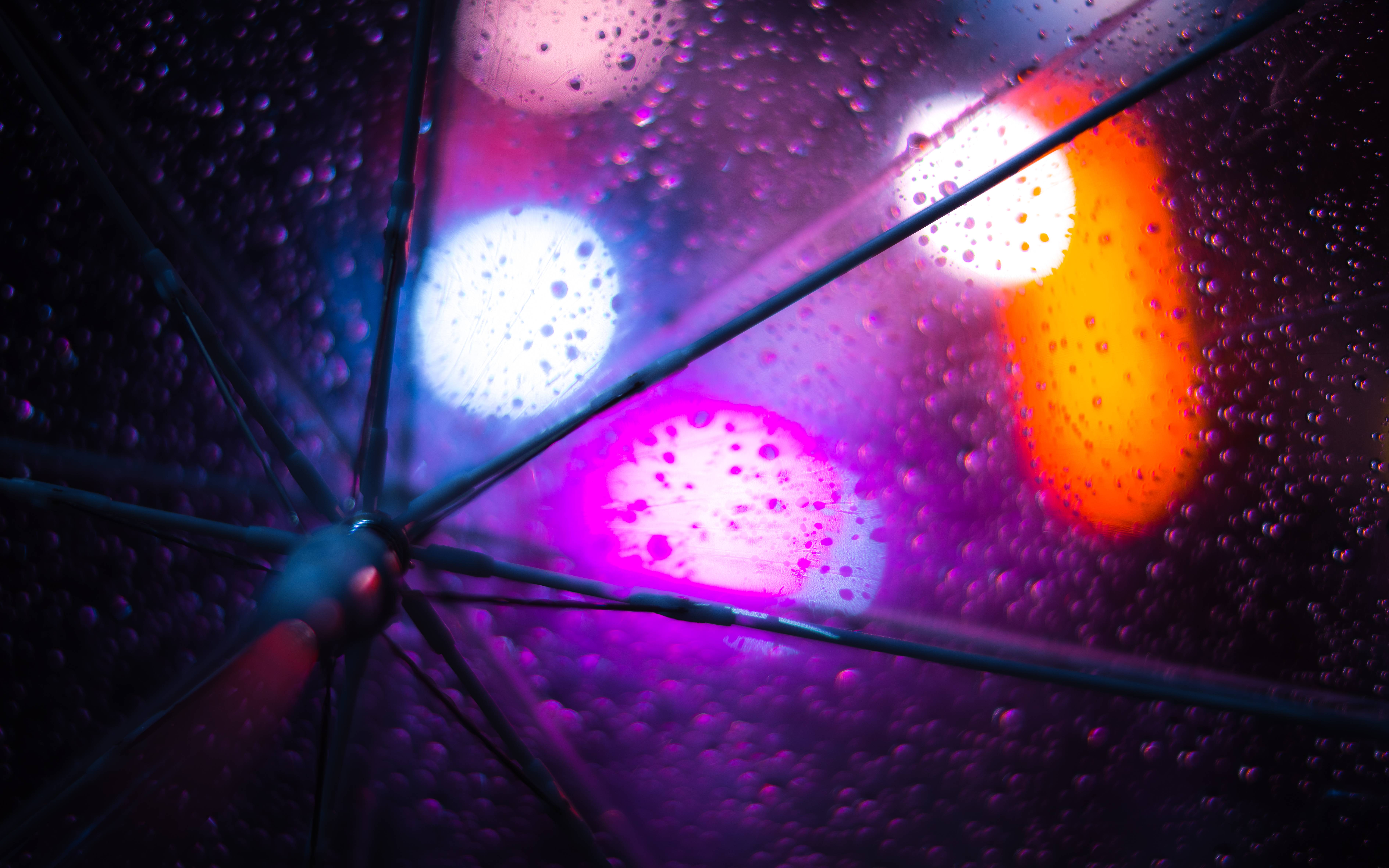 Скачать обои бесплатно Дождь, Свет, Боке, Зонтики, Художественные картинка на рабочий стол ПК