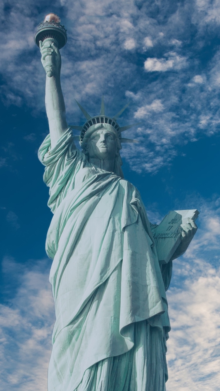 Téléchargez des papiers peints mobile Statue De La Liberté, Etats Unis, Sculpture, Nuage, New York, Monument, Ciel, Construction Humaine gratuitement.
