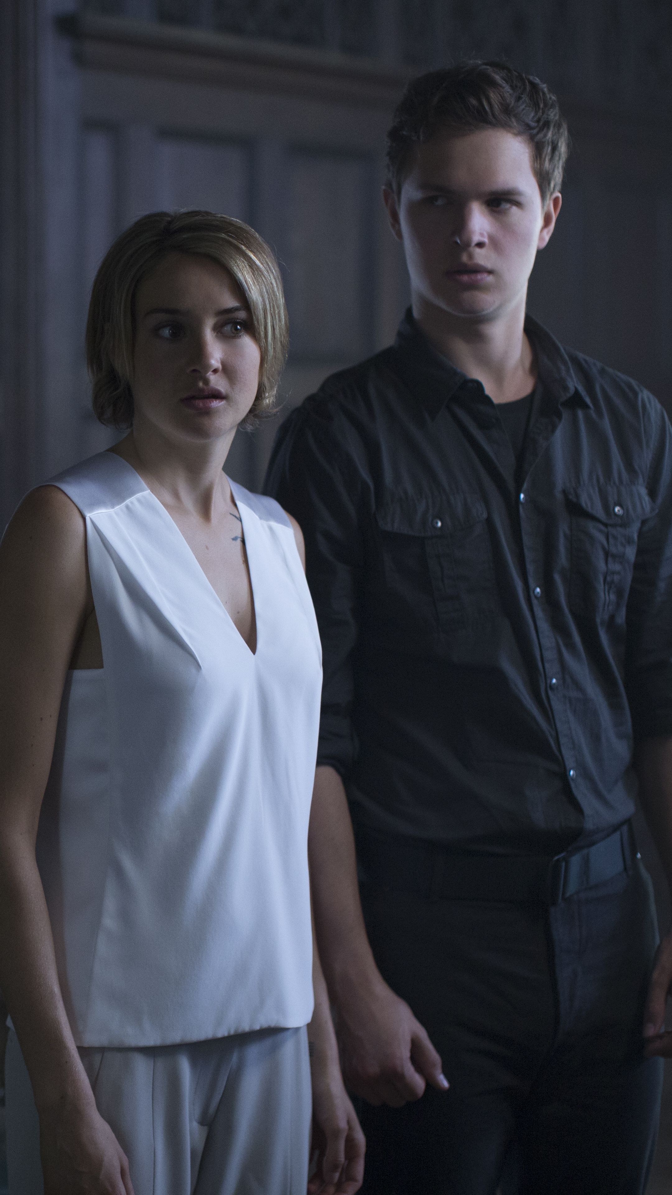 Download mobile wallpaper Movie, Shailene Woodley, Tris (The Divergent Series), Caleb (The Divergent Series), The Divergent Series: Allegiant, Ansel Elgort for free.