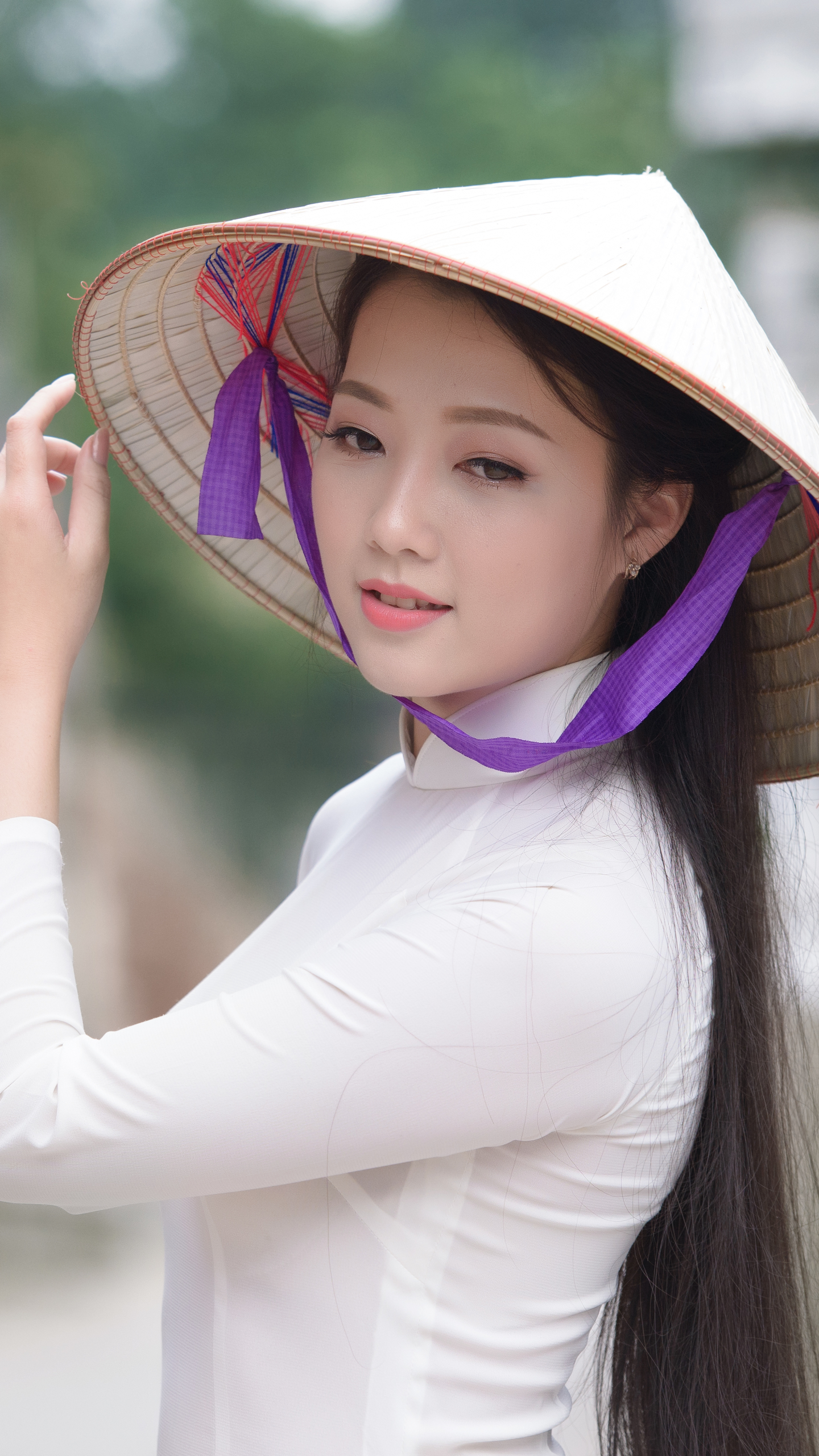 Descarga gratuita de fondo de pantalla para móvil de Bokeh, Mujeres, Asiática, Vietnamita, Ao Dai, Sombrero Cónico Asiático.