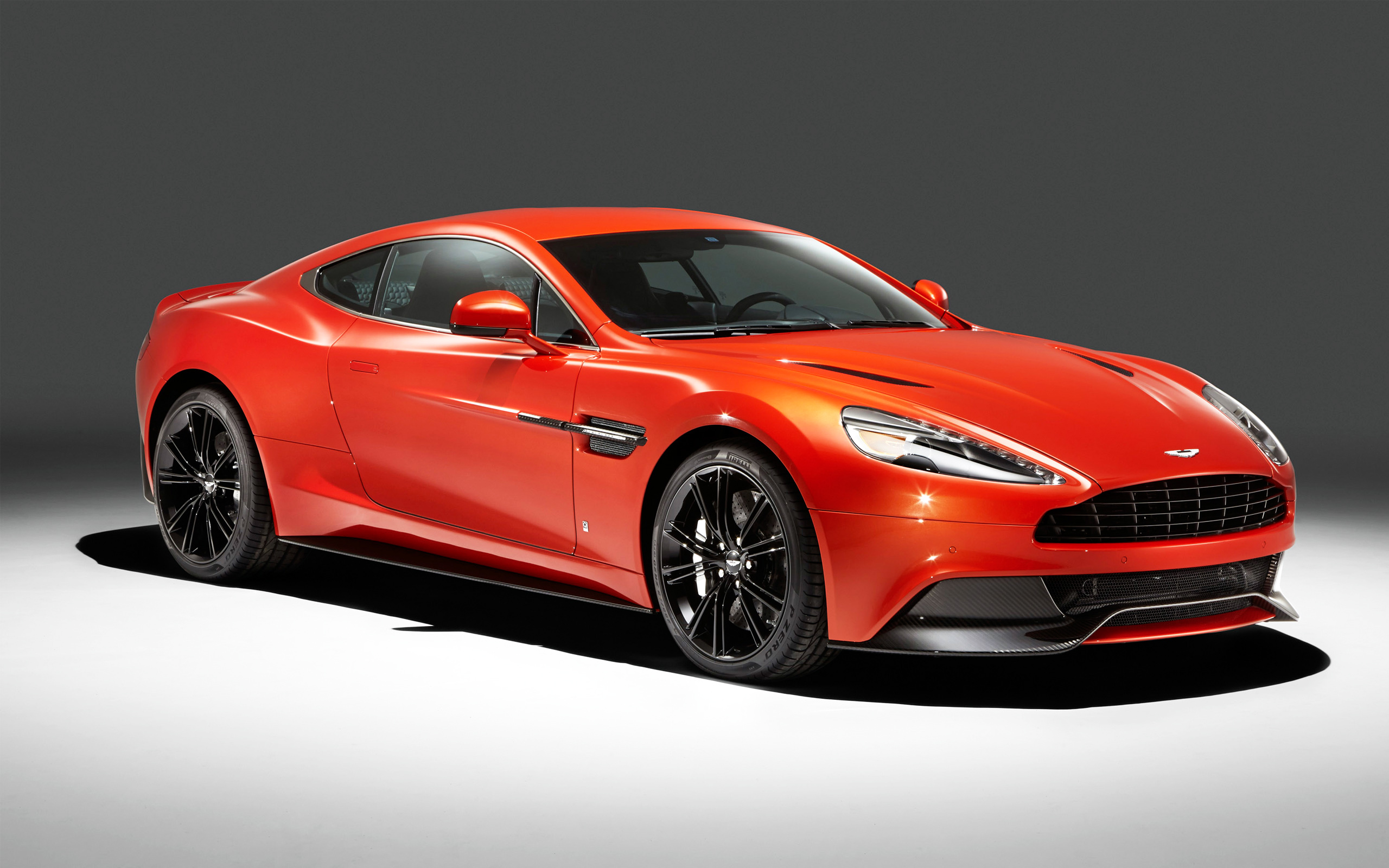 Завантажити шпалери Aston Martin Vanquish Q на телефон безкоштовно