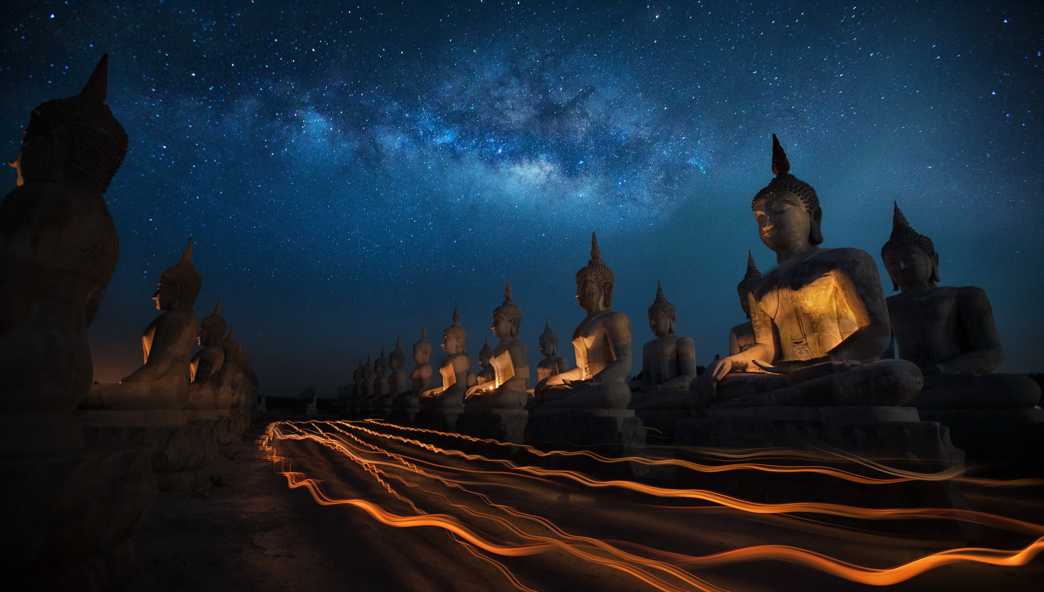 806329 Hintergrundbild herunterladen nacht, buddha, religiös, milchstraße, sternenklarer himmel, statue, thailand, zeitraffer - Bildschirmschoner und Bilder kostenlos