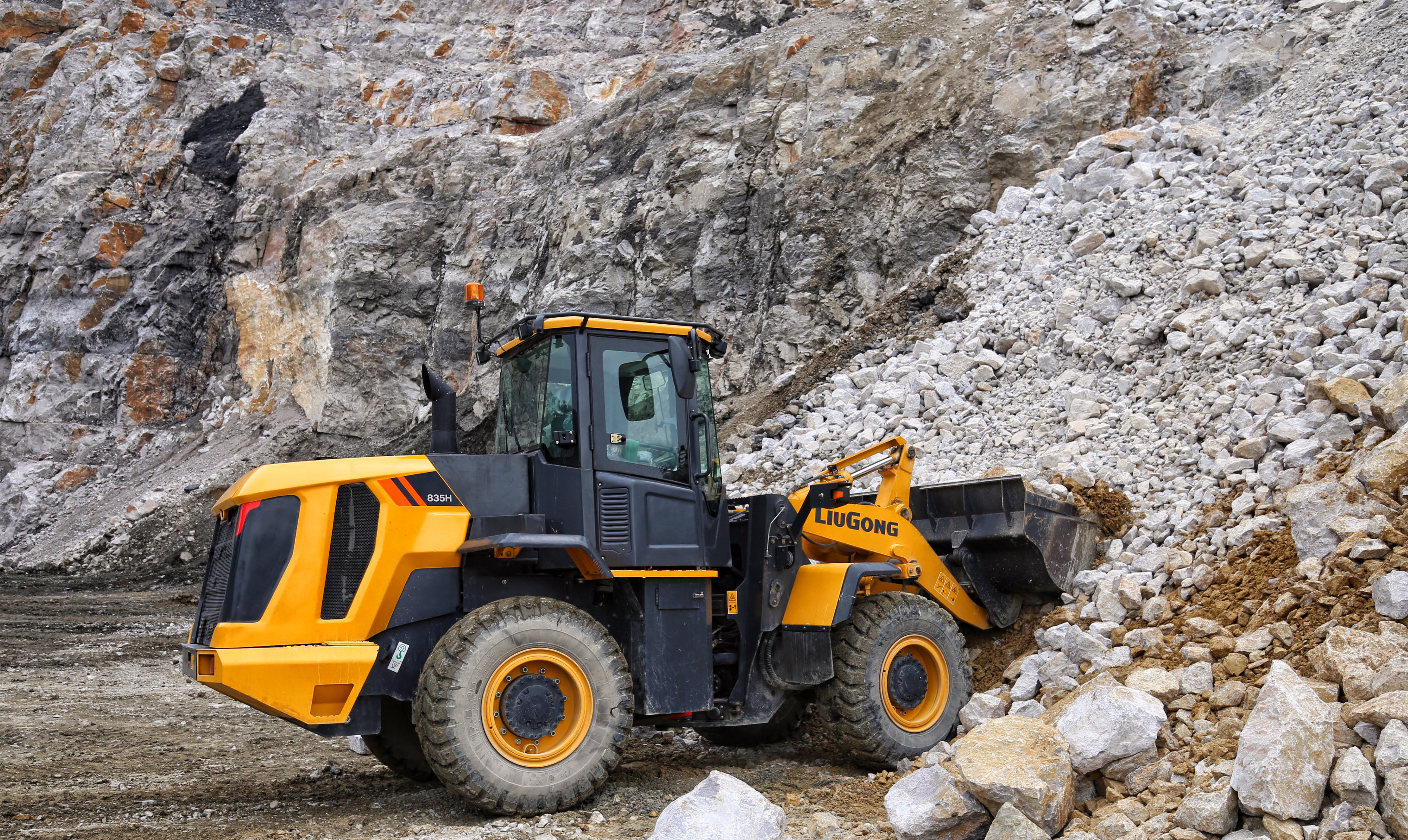 Download mobile wallpaper Vehicles, Wheel Loader, Liugong 835H for free.