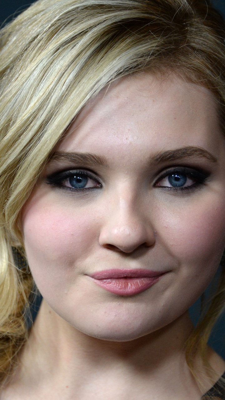 Download mobile wallpaper Celebrity, Abigail Breslin for free.