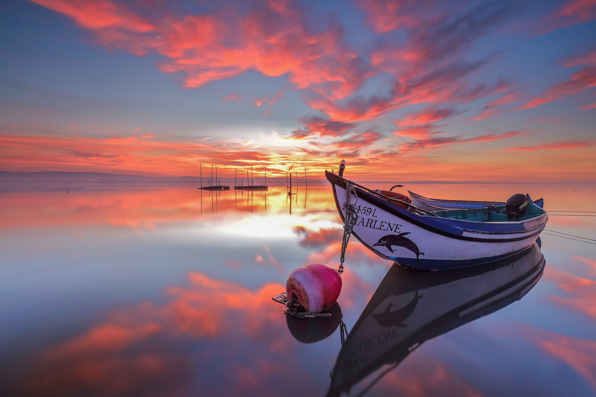Handy-Wallpaper Boot, Portugal, Meer, Himmel, Sonnenuntergang, Fahrzeuge, Spiegelung kostenlos herunterladen.