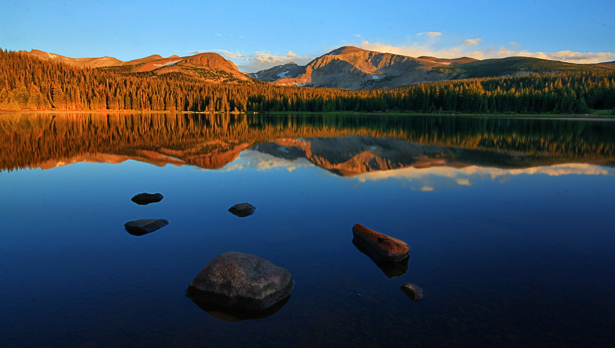 Descarga gratis la imagen Naturaleza, Montaña, Lago, Bosque, Tierra/naturaleza, Reflejo en el escritorio de tu PC