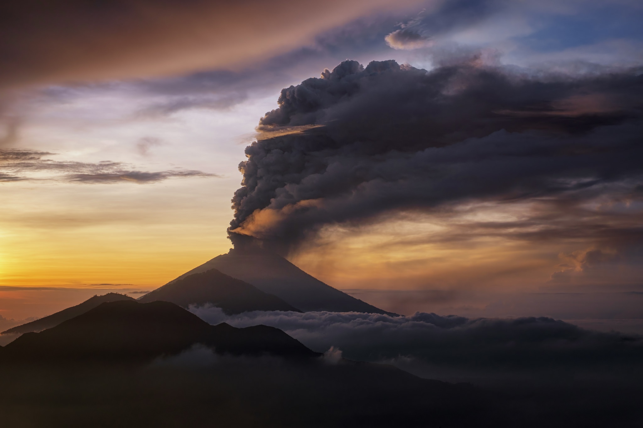 Download mobile wallpaper Landscape, Sky, Smoke, Mountain, Earth, Volcano, Volcanoes for free.