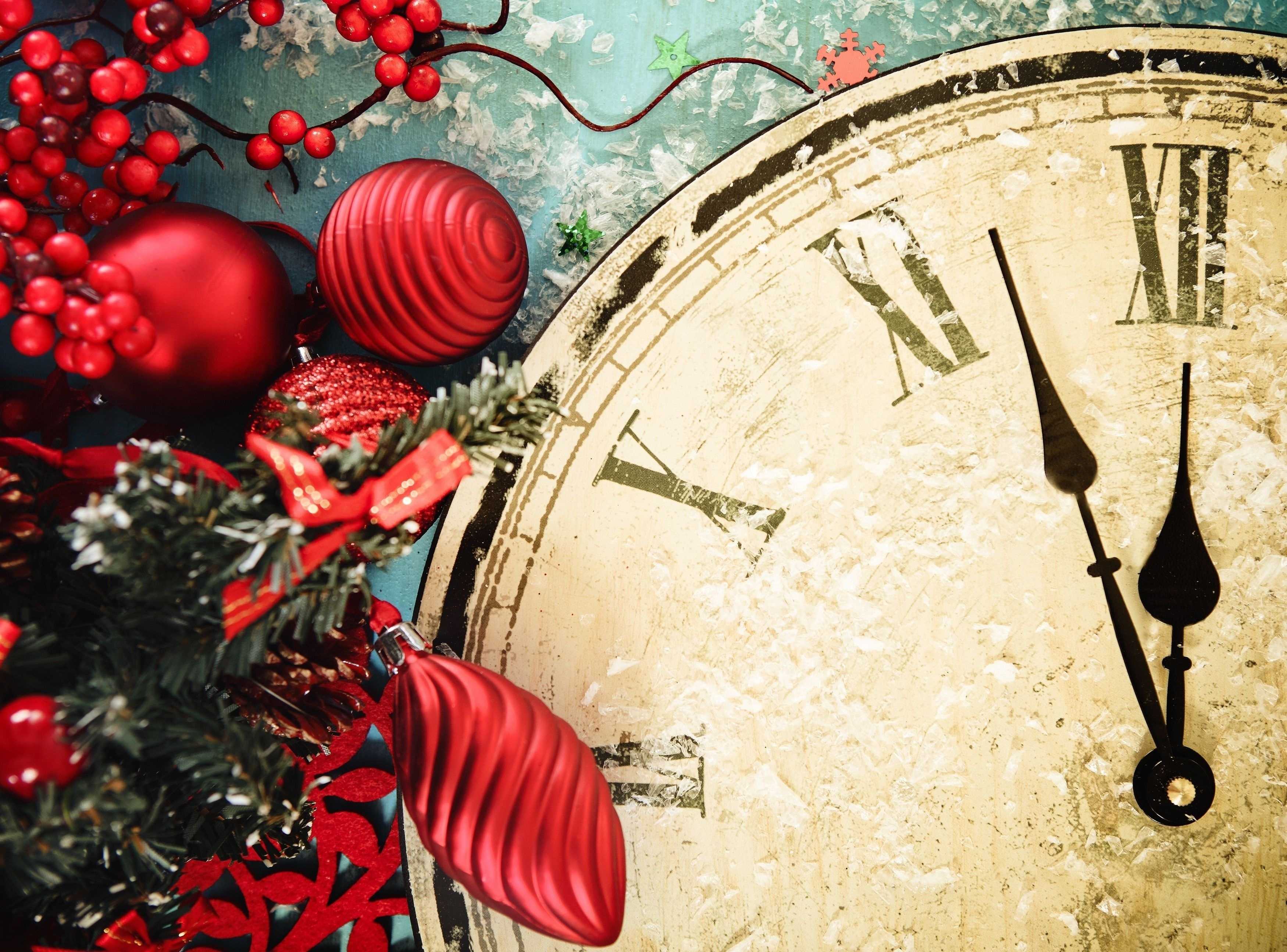 Laden Sie das Feiertage, Neujahr, Weihnachten, Frucht, Weihnachtsschmuck, Uhr-Bild kostenlos auf Ihren PC-Desktop herunter