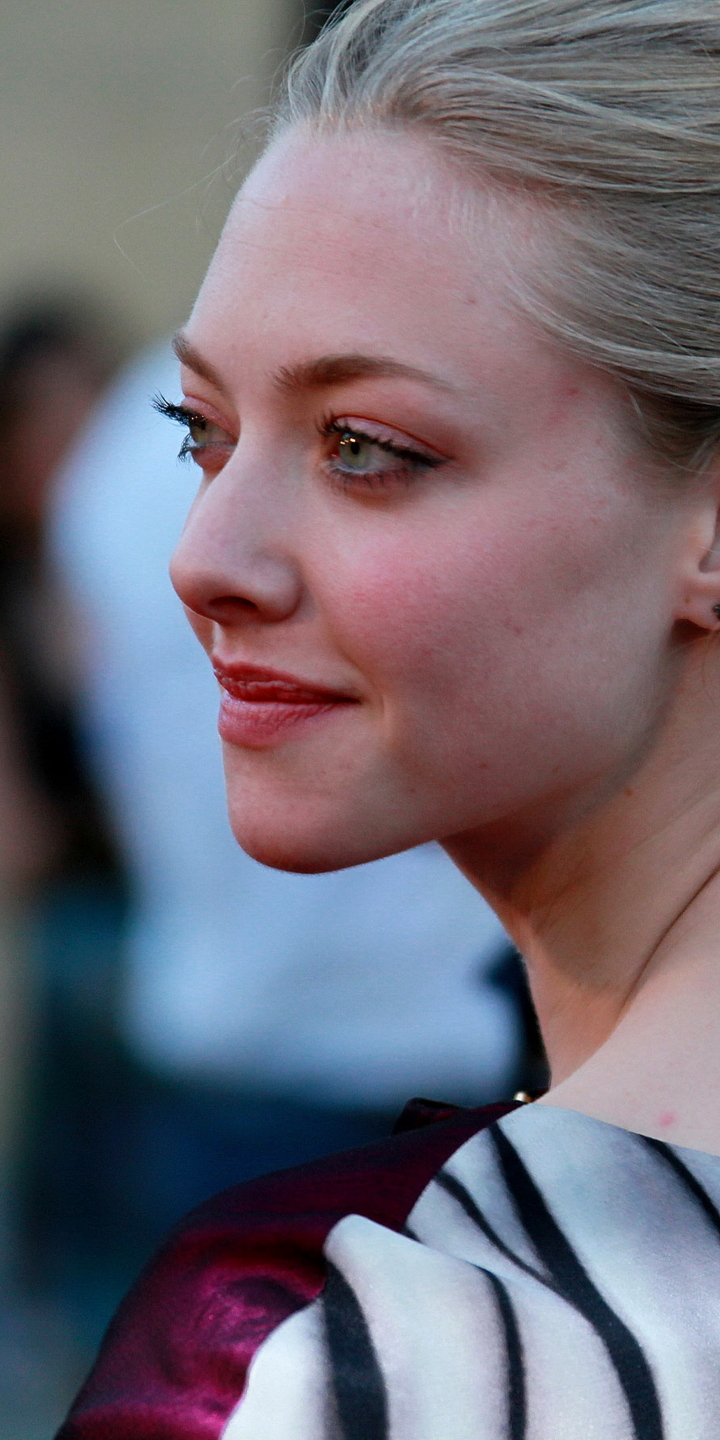 Download mobile wallpaper Celebrity, Amanda Seyfried for free.