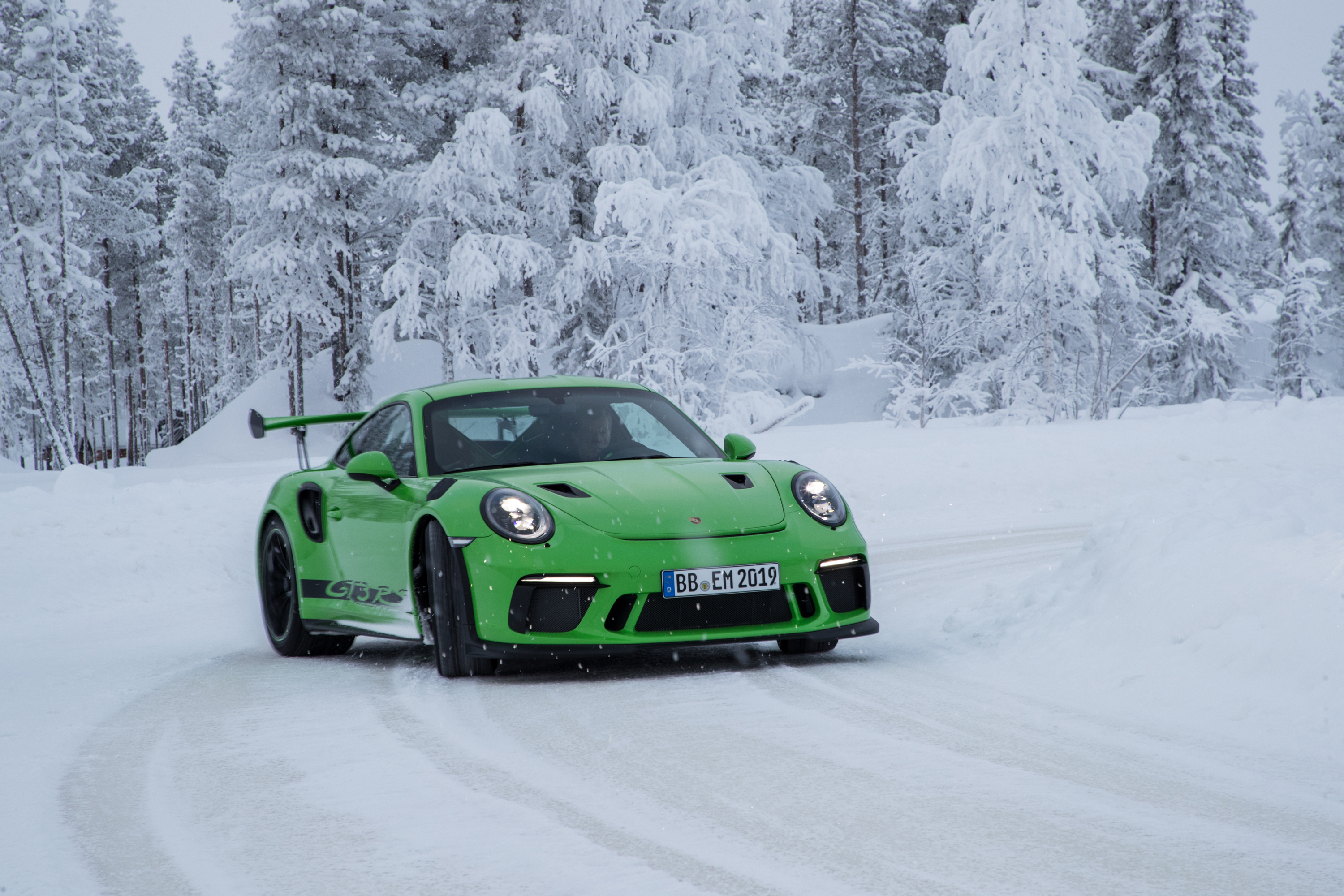 455193 завантажити картинку транспортні засоби, porsche 911 gt3 rs, автомобіль, зелений автомобіль, porsche 911 gt3, porsche 911, порш, сніг, зима - шпалери і заставки безкоштовно