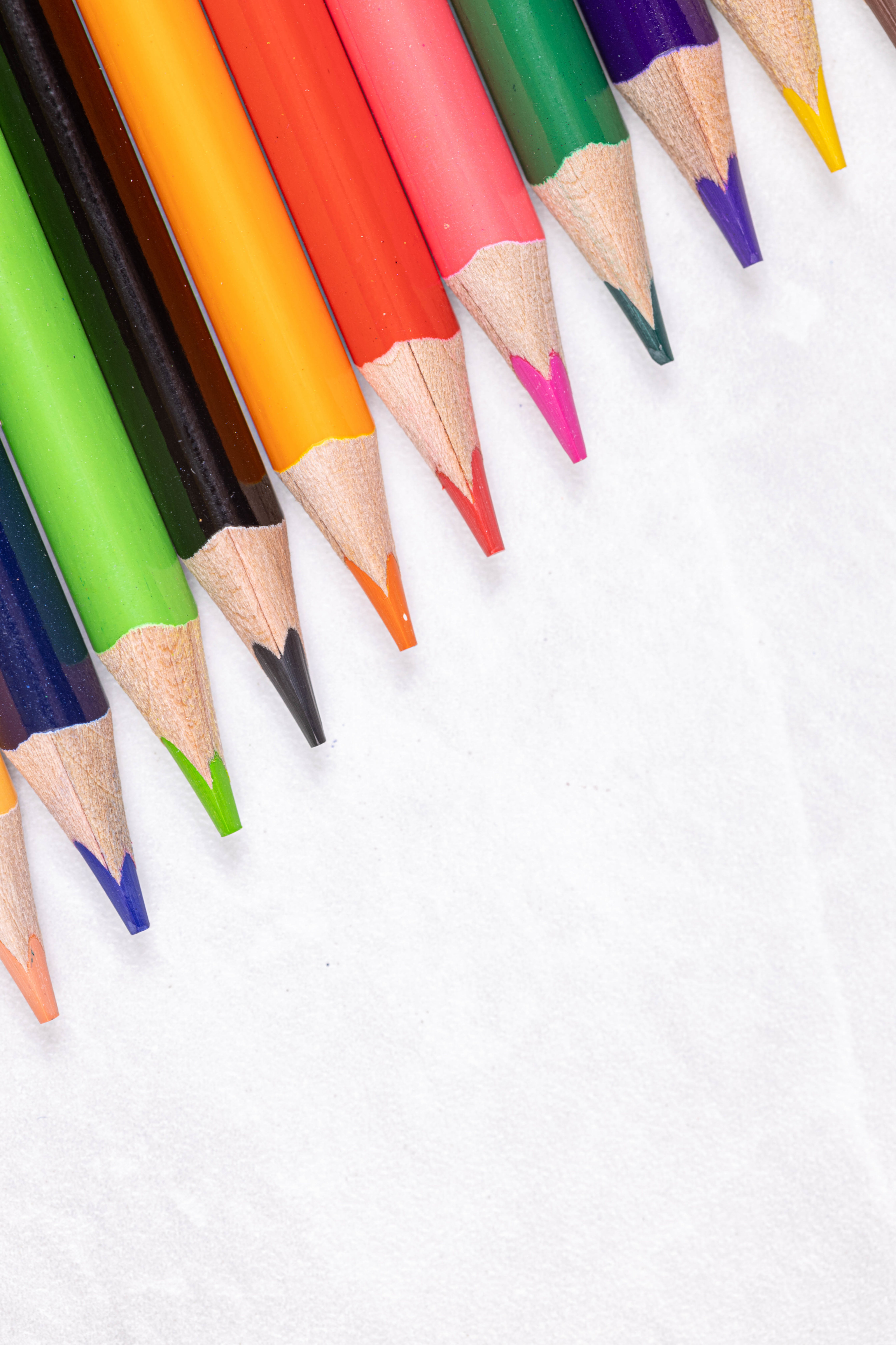 88002 скачать обои карандаши, макро, разноцветный, разное, деревянный, белый - заставки и картинки бесплатно