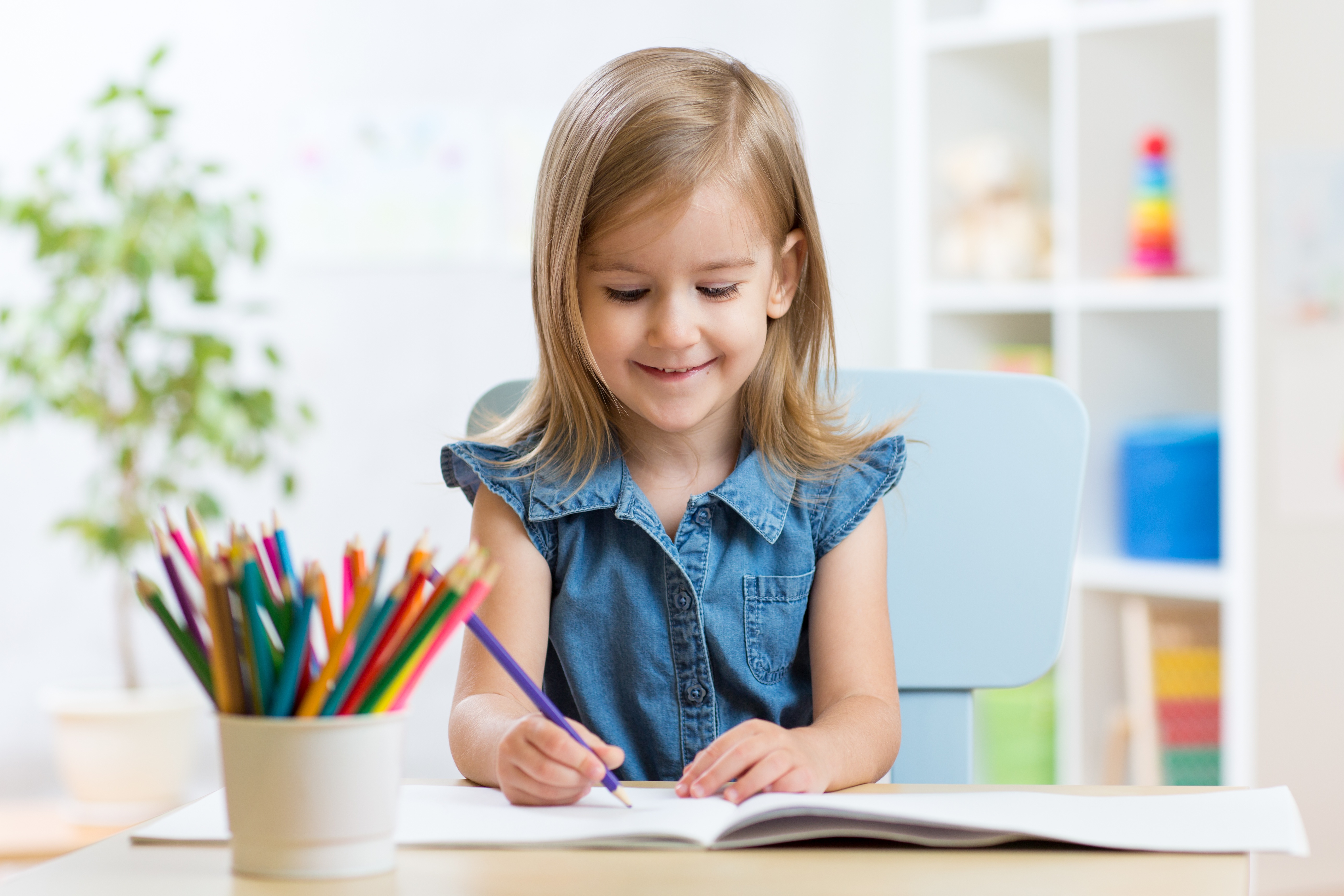 Téléchargez des papiers peints mobile Enfant, Crayon, Humeur, Photographie, Petite Fille gratuitement.