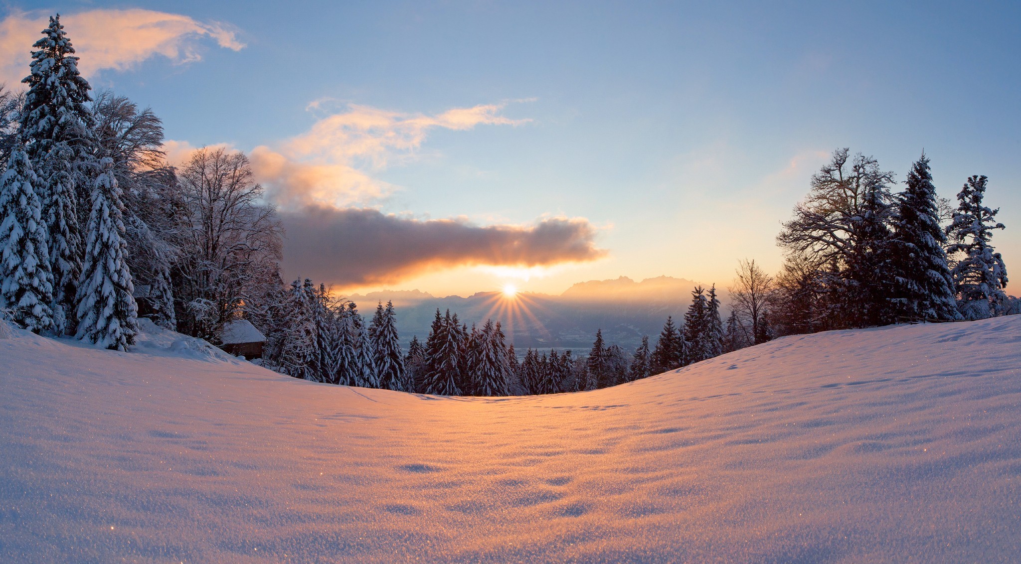 Handy-Wallpaper Winter, Schnee, Holz, Abend, Sonnenuntergang, Sonnenstrahl, Erde/natur kostenlos herunterladen.