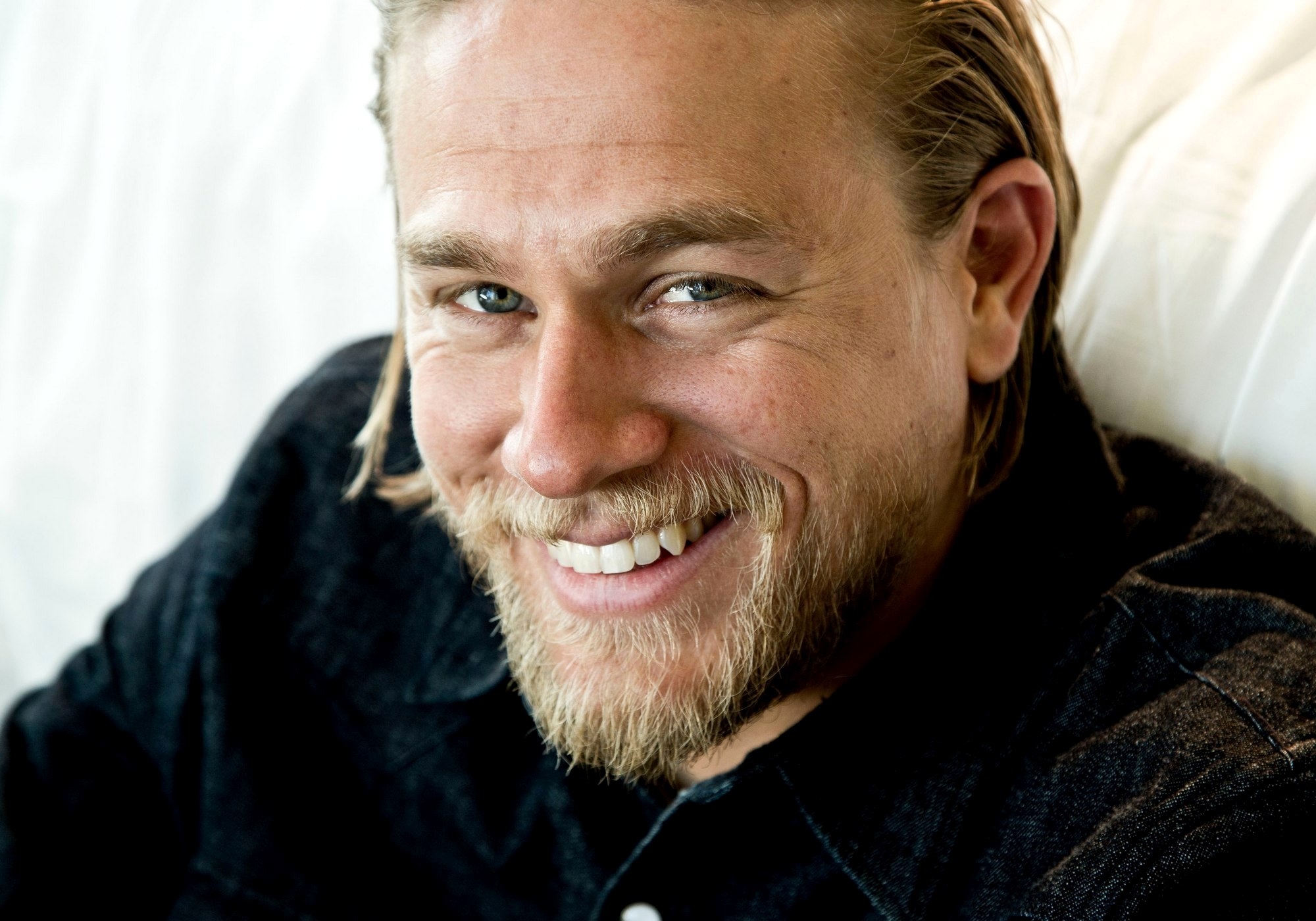 celebrity, charlie hunnam, actor, english, face, smile