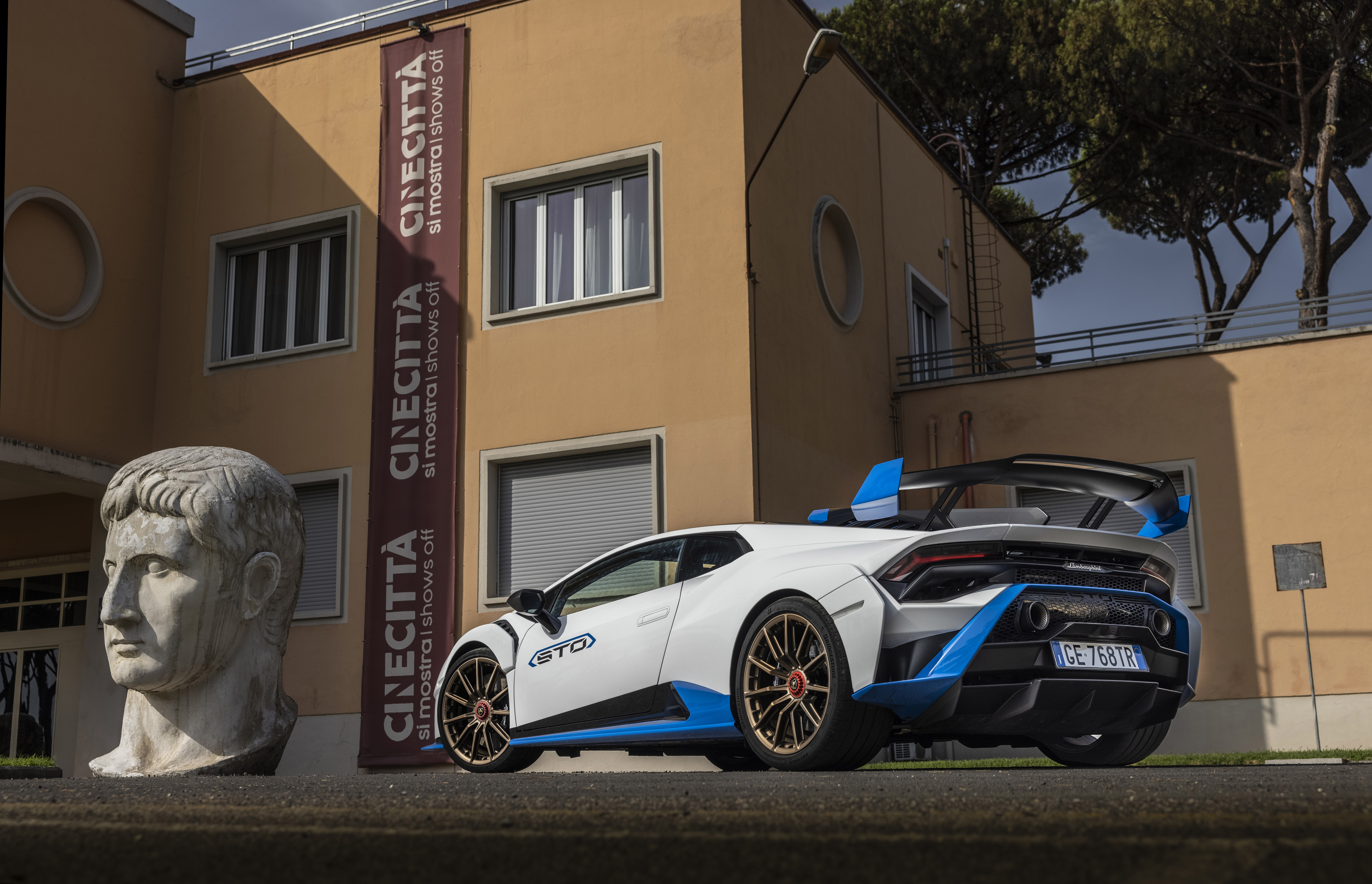 Download mobile wallpaper Lamborghini, Supercar, Vehicles, White Car, Lamborghini Huracán Sto for free.