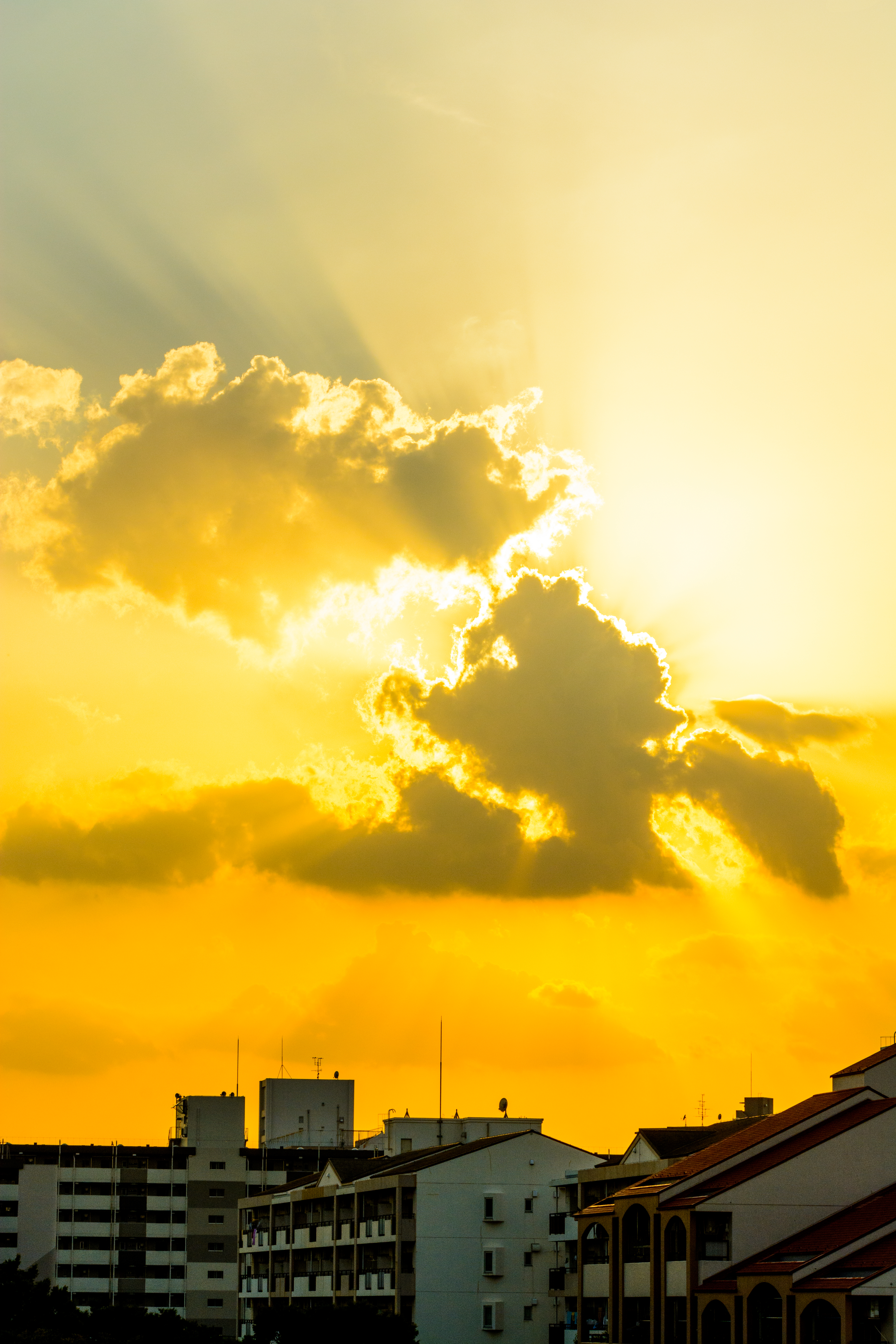 Download mobile wallpaper Beams, Rays, Building, Clouds, Sunlight, City, Cities for free.