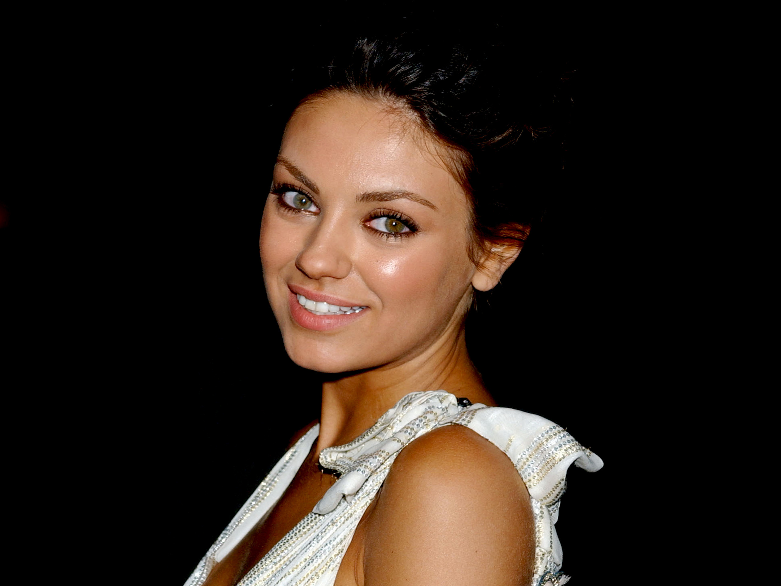 Handy-Wallpaper Mila Kunis, Berühmtheiten kostenlos herunterladen.