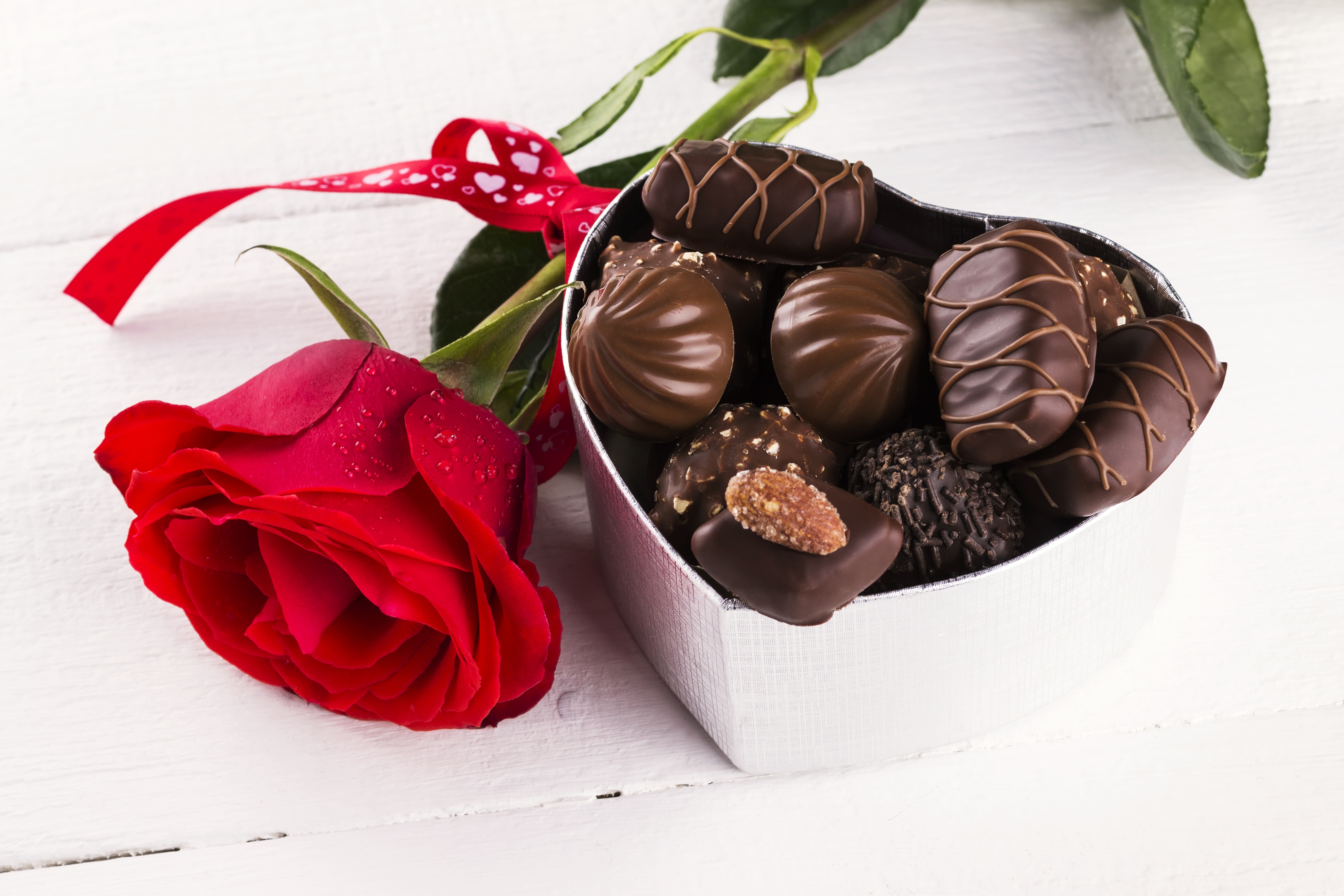 Handy-Wallpaper Feiertage, Schokolade, Valentinstag, Rose, Herzförmig kostenlos herunterladen.