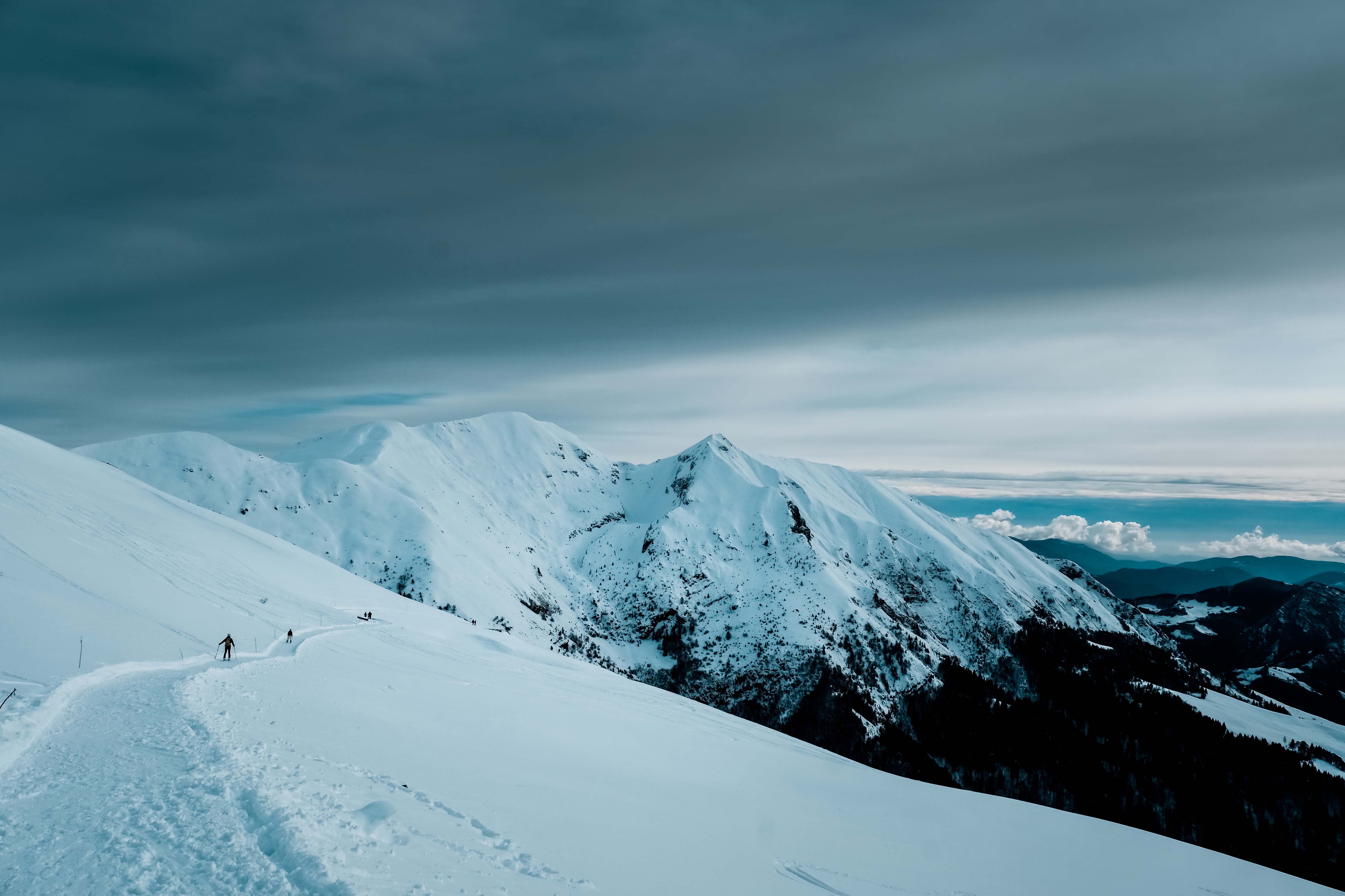 Baixe gratuitamente a imagem Montanhas, Neve, Inclinação, Declive, Esquiadores, Pessoas, Esportes na área de trabalho do seu PC