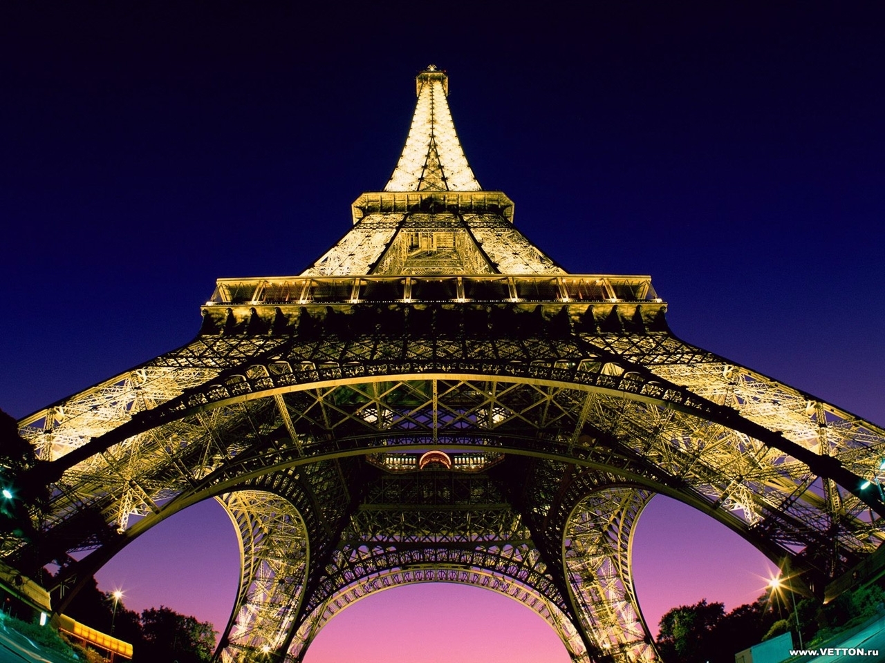 Скачать картинку Архитектура, Париж, Пейзаж, Эйфелева Башня в телефон бесплатно.
