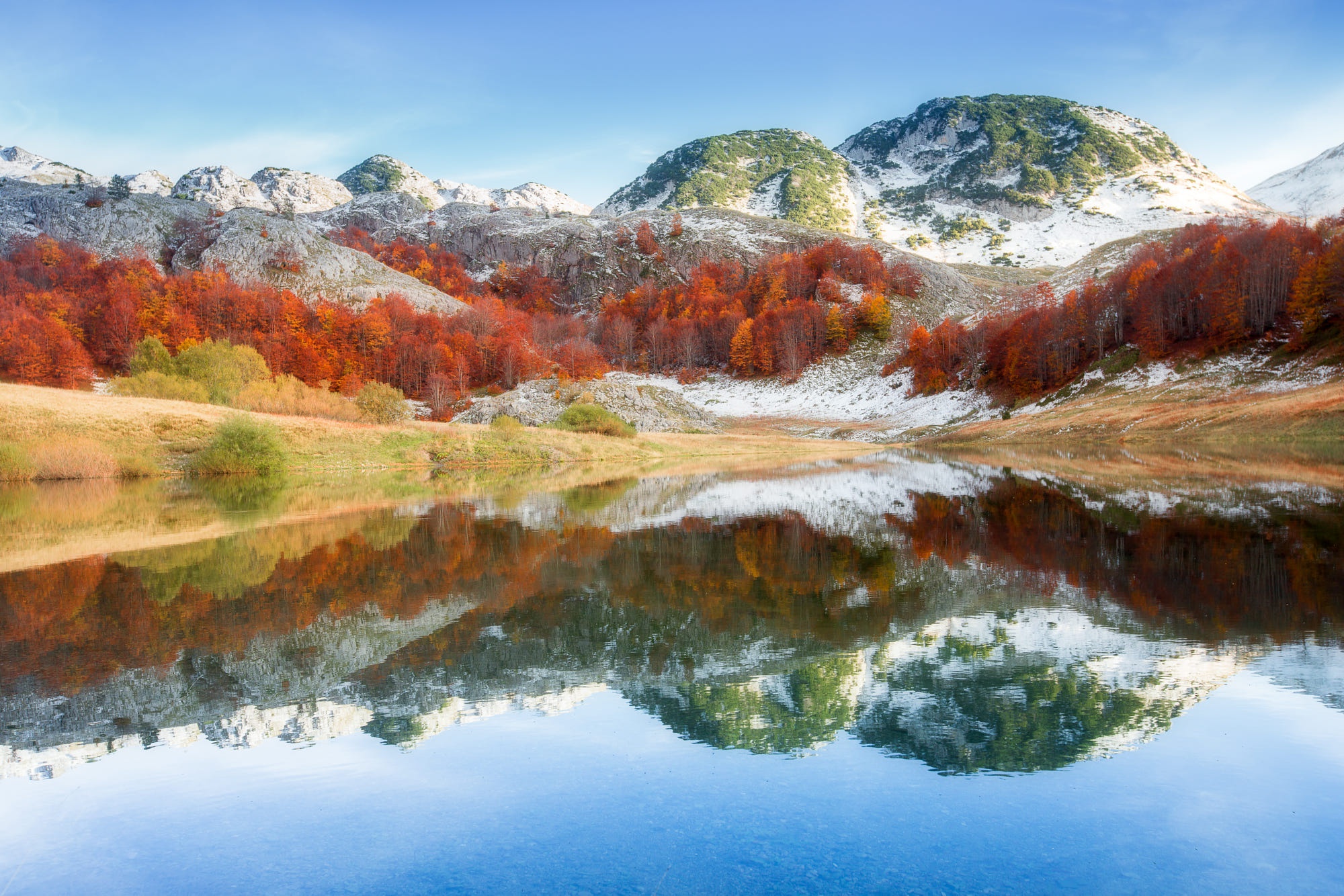 Descarga gratis la imagen Naturaleza, Montaña, Lago, Tierra/naturaleza, Reflejo en el escritorio de tu PC