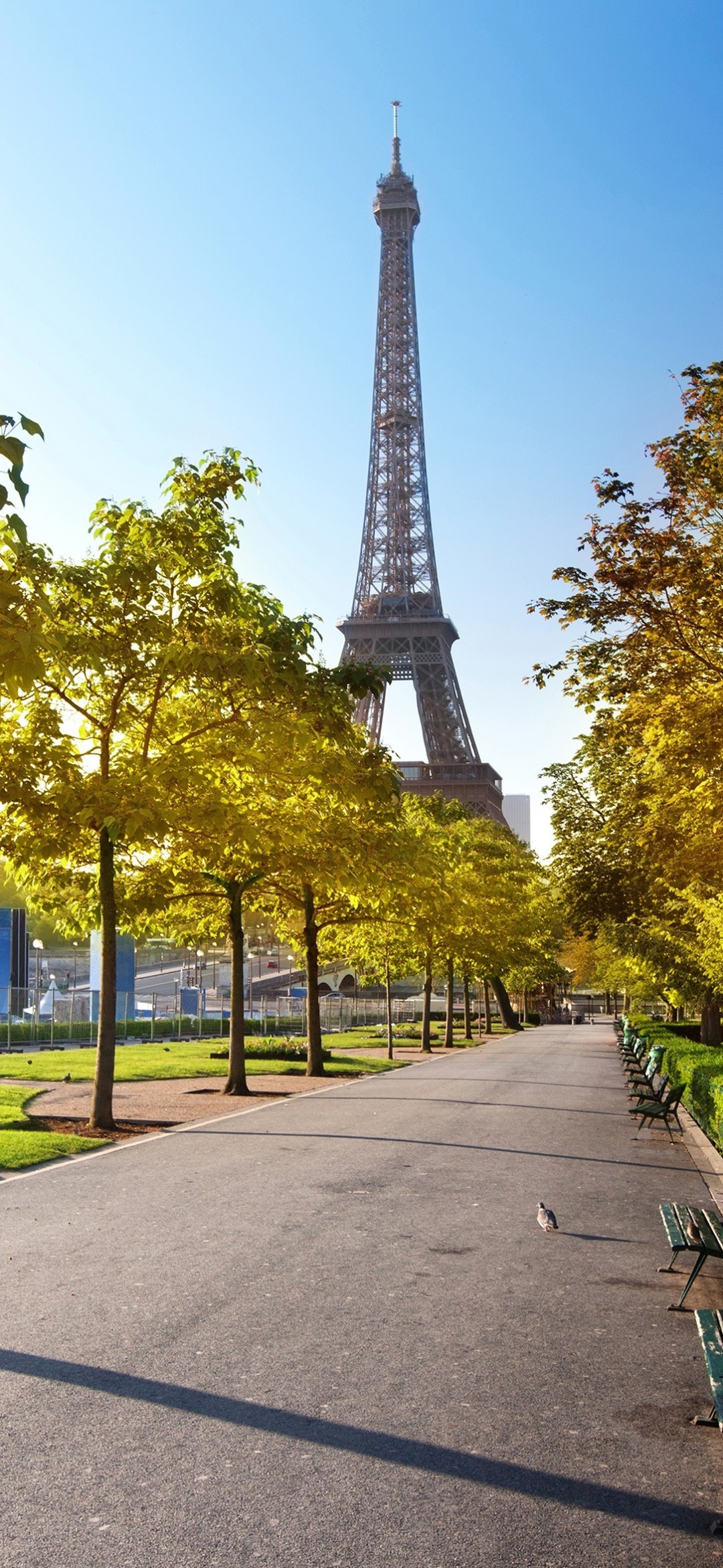 Téléchargez des papiers peints mobile Paris, Tour Eiffel, Ruelle, Lumière Du Soleil, Les Monuments, Construction Humaine gratuitement.