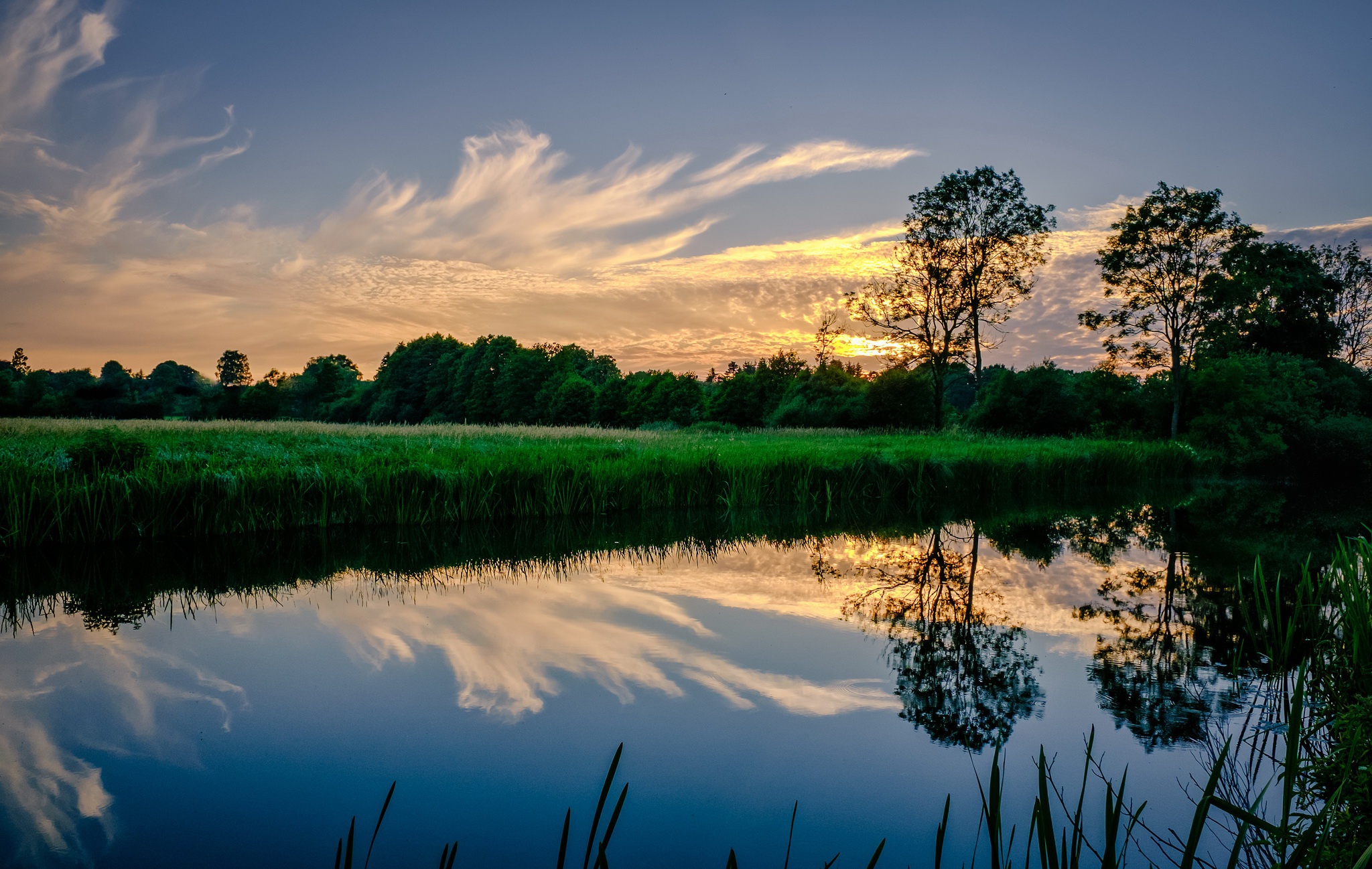 Download mobile wallpaper Nature, Sky, Lake, Reflection, Sunrise, Earth, Cloud for free.