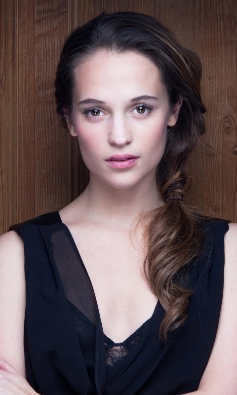 Download mobile wallpaper Brunette, Braid, Celebrity, Brown Eyes, Actress, Swedish, Alicia Vikander for free.