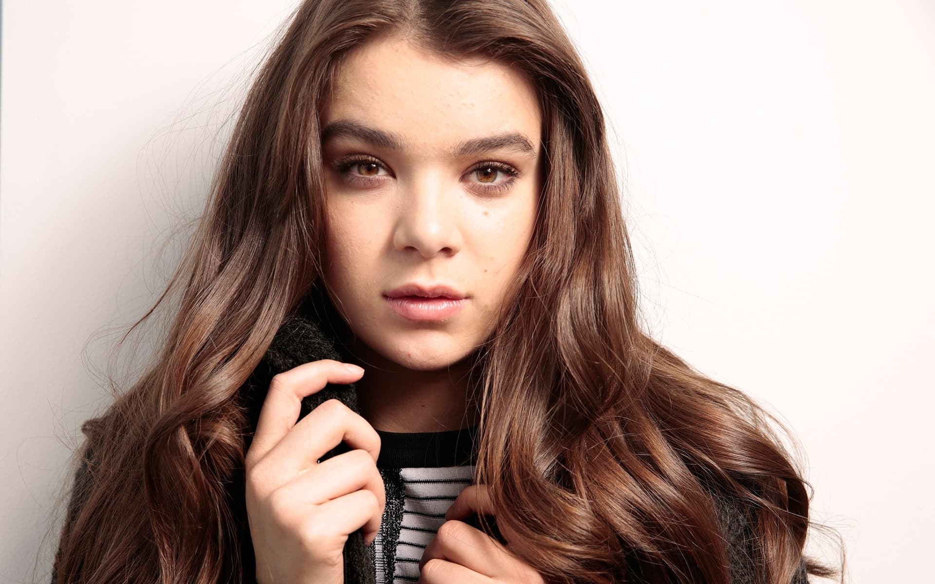 Download mobile wallpaper Brunette, American, Celebrity, Brown Eyes, Actress, Hailee Steinfeld for free.