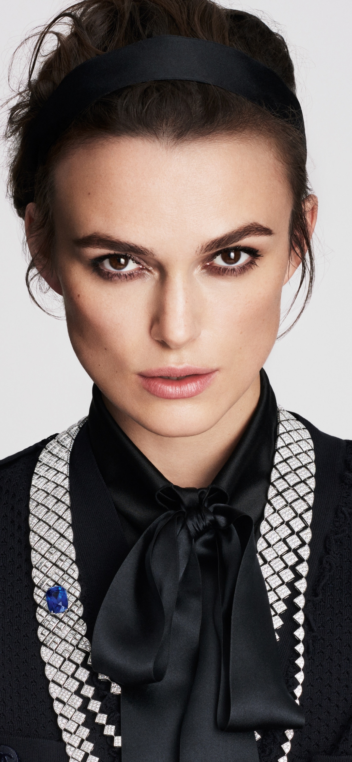 Download mobile wallpaper English, Brunette, Celebrity, Brown Eyes, Keira Knightley, Actress, Stare for free.
