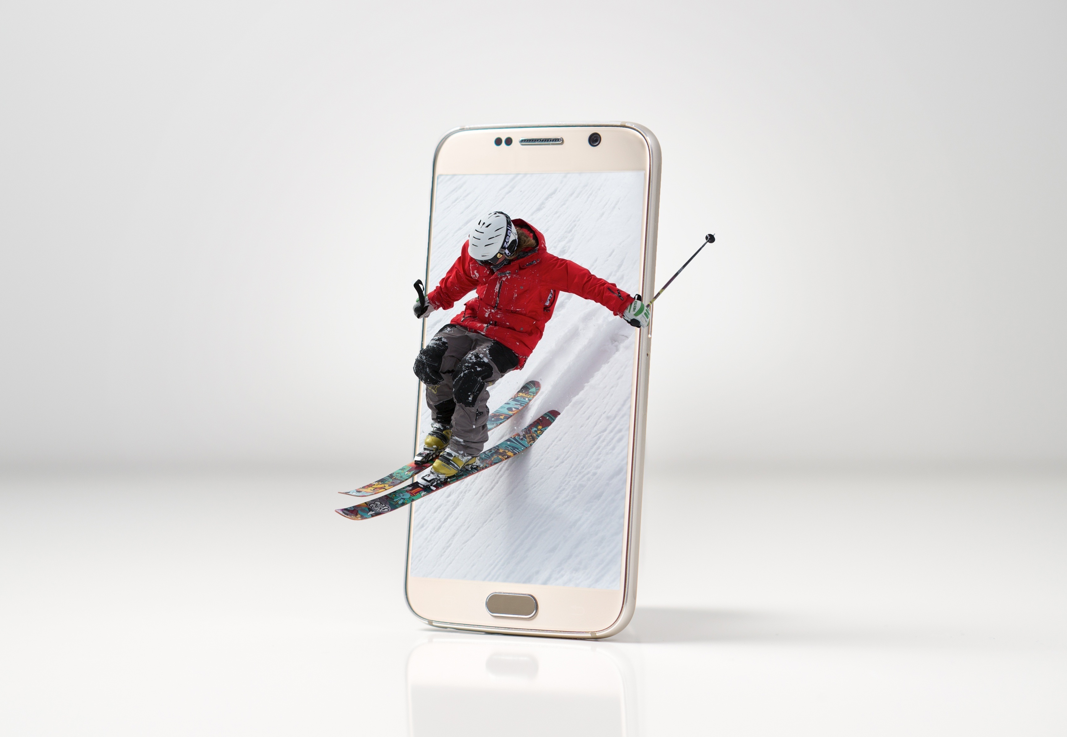 Скачать картинку Телефон, Фотографии, Лыжи, Манипуляции, Катание На Лыжах в телефон бесплатно.