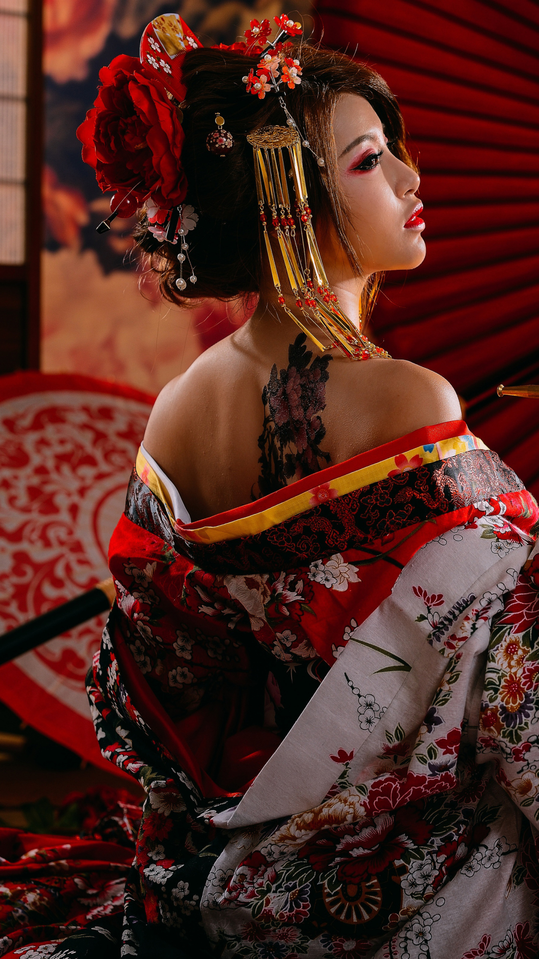 Handy-Wallpaper Tätowierung, Kimono, Brünette, Modell, Frauen, Geisha, Asiatisch, Asiatinnen, Lippenstift kostenlos herunterladen.