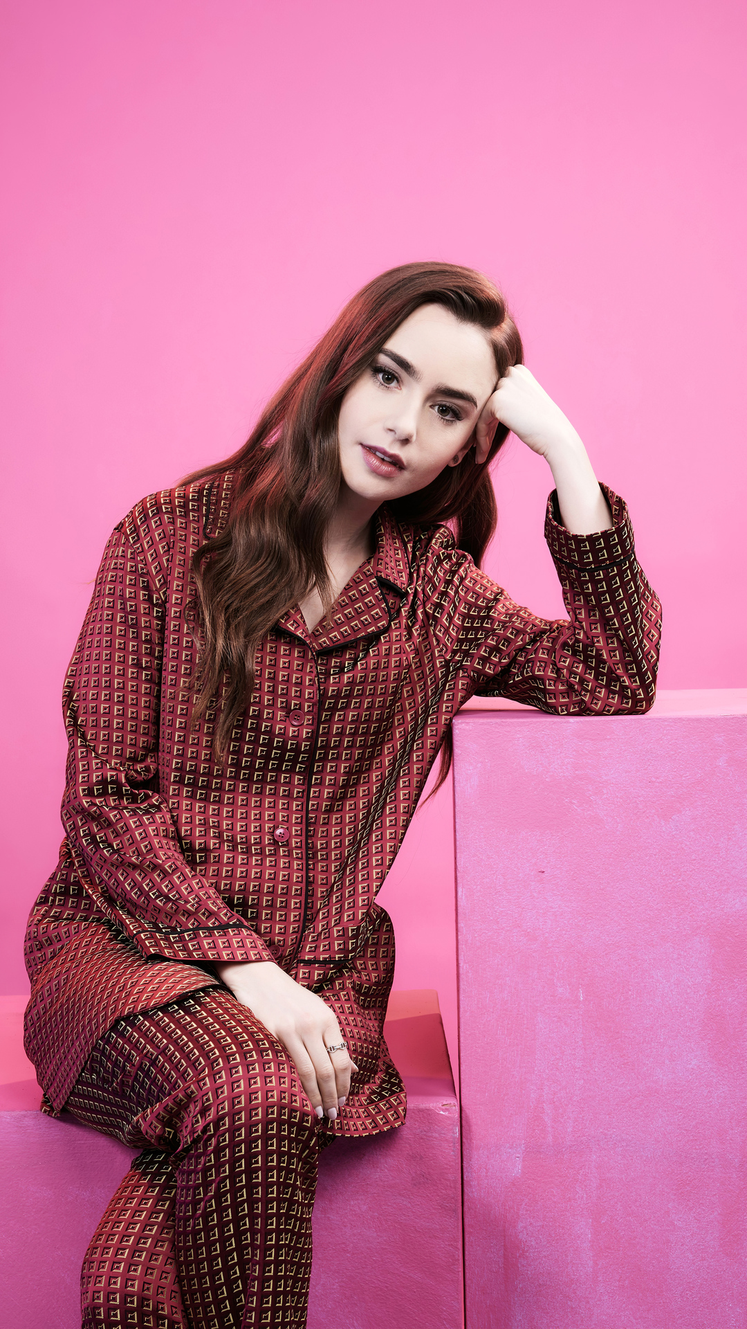 Download mobile wallpaper American, Celebrity, Actress, Lily Collins for free.