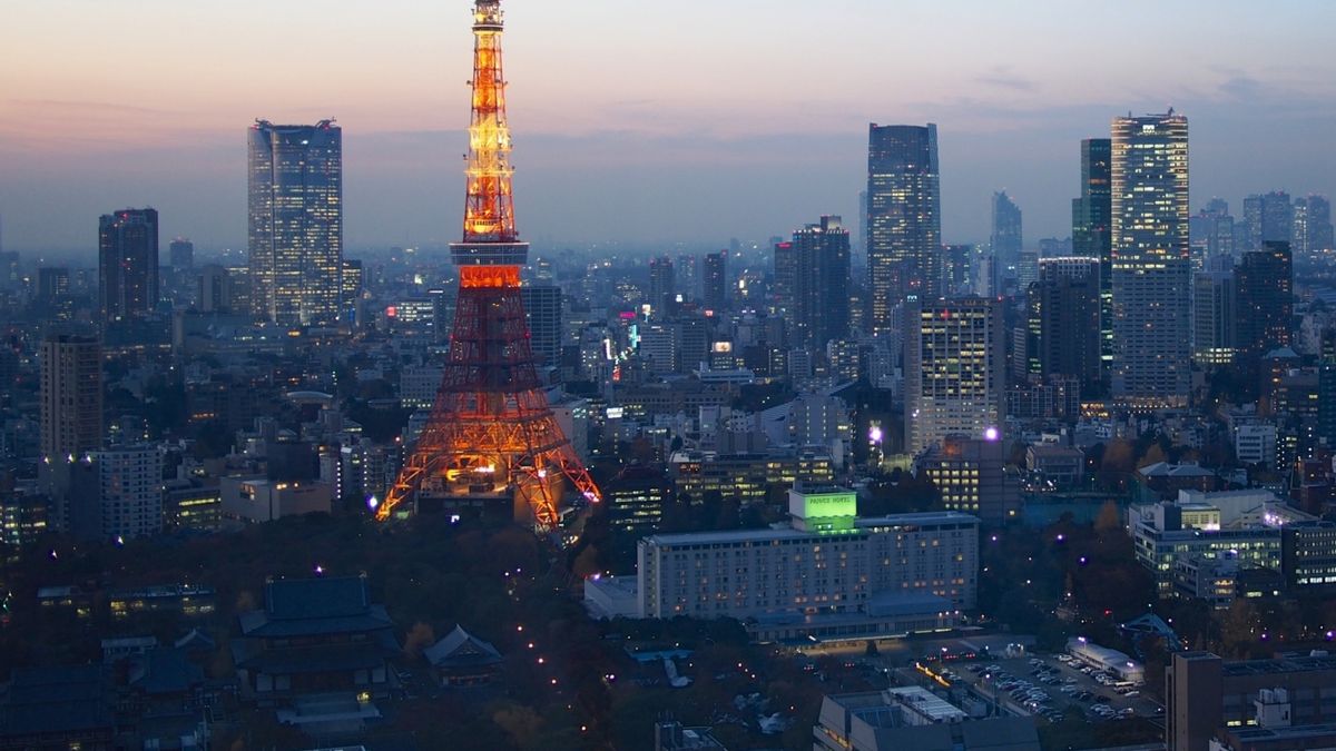 Поставь tokyo. Токийская башня в Японии. Достопримечательности Японии Токийская телебашня. Токийская башня утром. Утро в Токио.