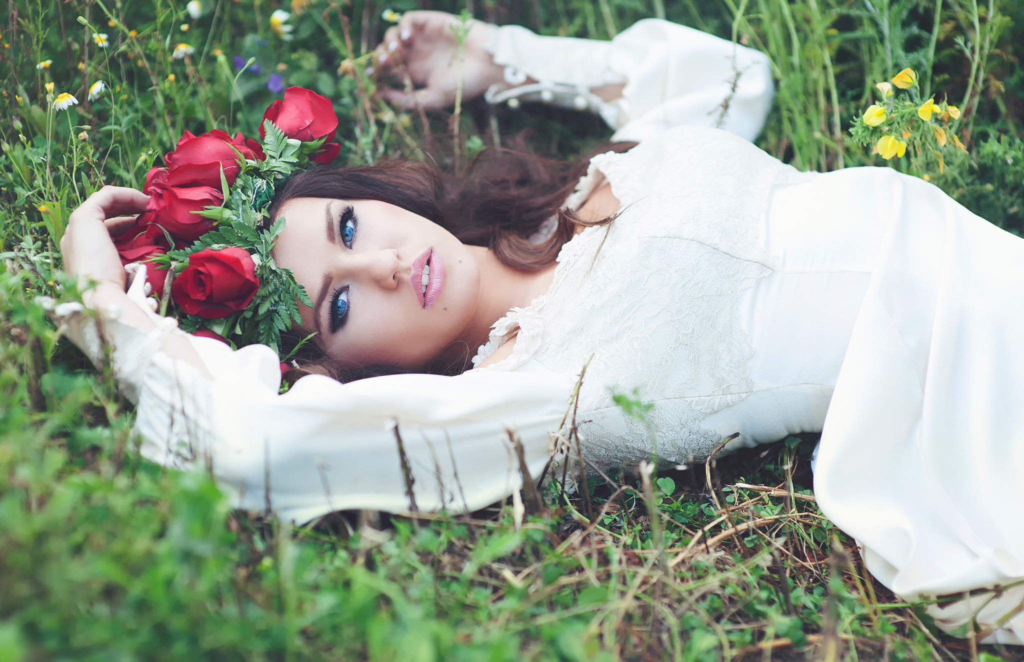 Download mobile wallpaper Wreath, Brunette, Model, Women, Blue Eyes, Red Flower, Lying Down, White Dress for free.
